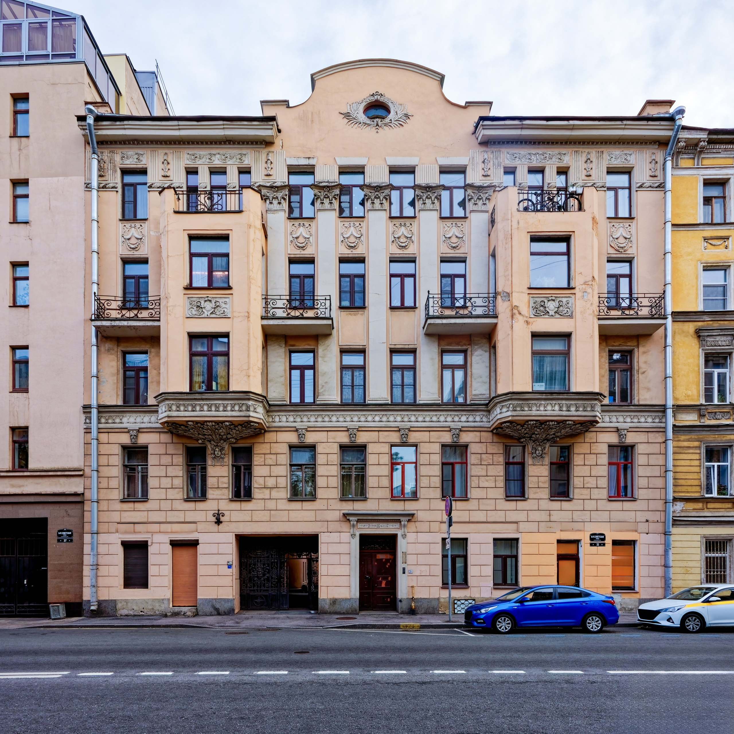 Санкт-Петербург, 8-я Советская, 35. Доходный дом Флотского. 1913 год. Архитектор Александр Александрович Поликарпов. Модерн. ОКН 7832672000