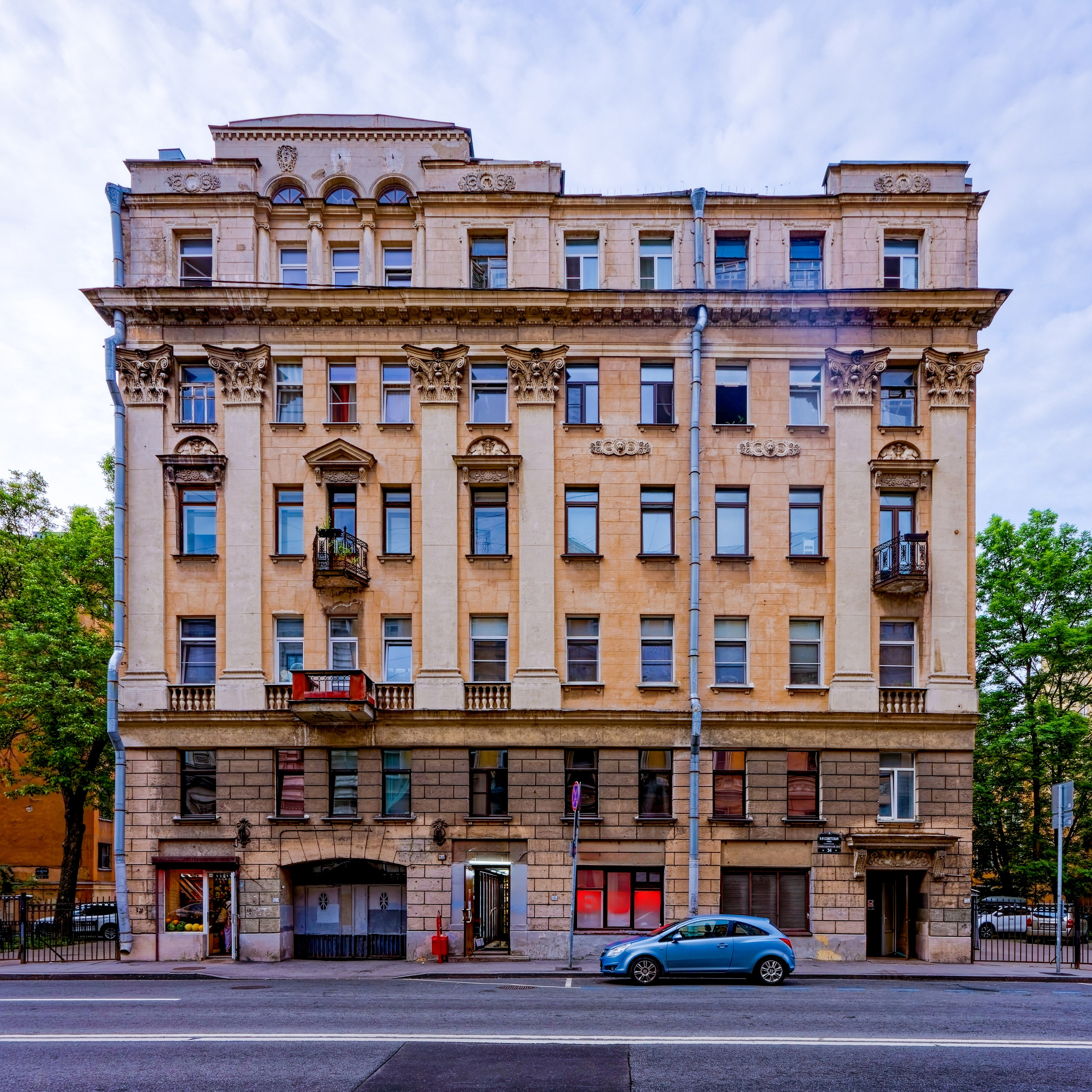 Санкт-Петербург, 8-я Советская, 34. Доходный дом Зиновьева, 1912 год. Архитектор Павел Васильевич Резвый. Неоклассицизм. ОКН 7831938000