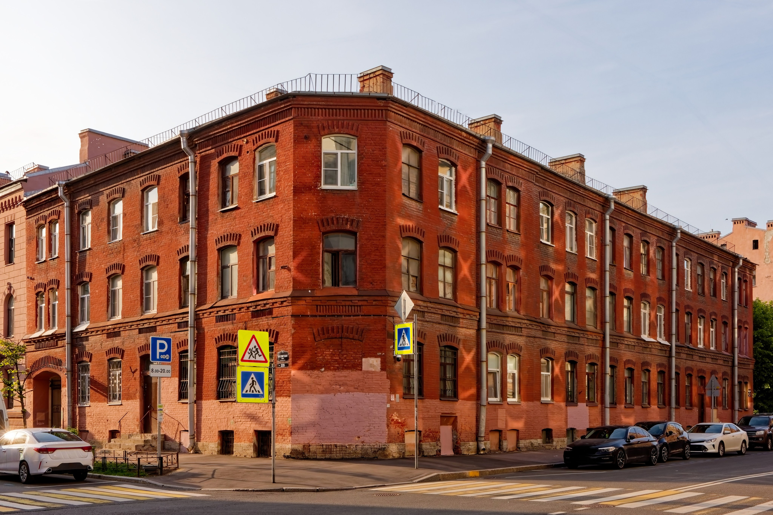 Санкт-Петербург, 9-я Советская, 32 (Мытнинская улица, 26). 1877 год. Архитектор  Василий Александрович  Кенель 