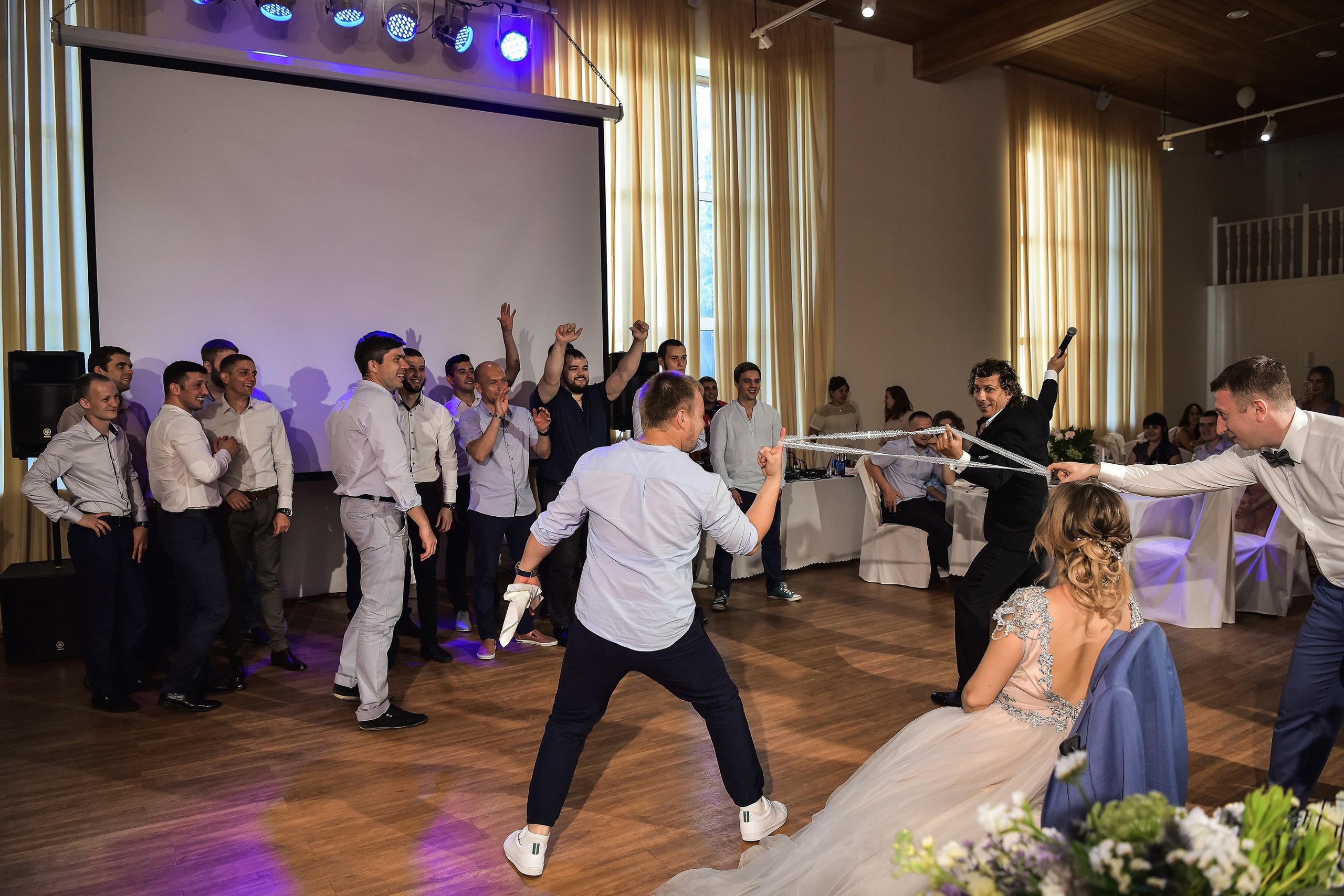 💐 Радик и Яна — душевная загородная свадьба в Villatic | Теплые фото под Красноярском. 📸 Свадебный и семейный фотограф в Красноярске Тихомиров Евгений | 17 лет опыта | 800+ свадеб