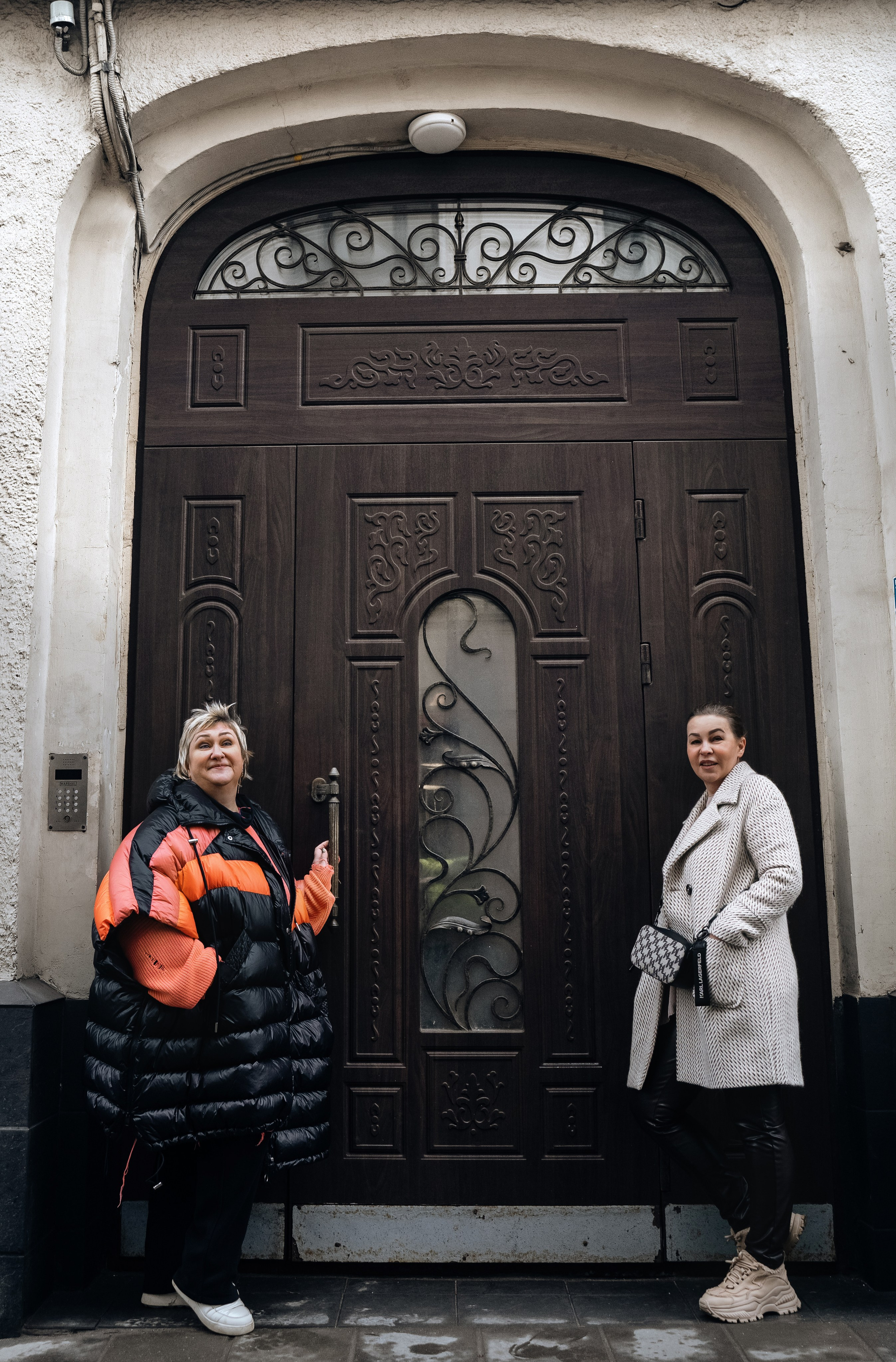 FRIENDS story Надежда + Ирина. Контент фотограф в Москве Кулич Настя