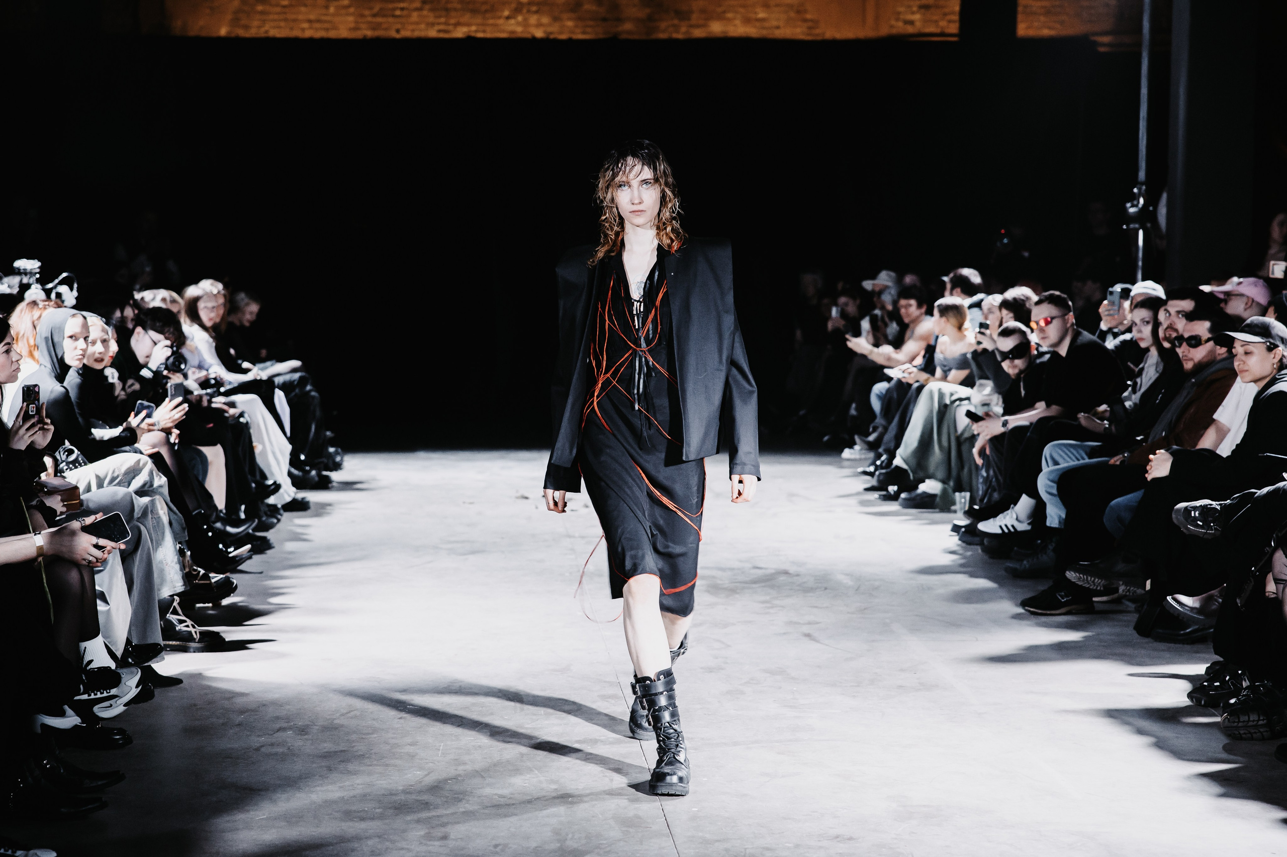 AUXI catwalk андеграунд показ-перфоманс. Фотограф в Санкт-Петербурге Вагнер Юлия