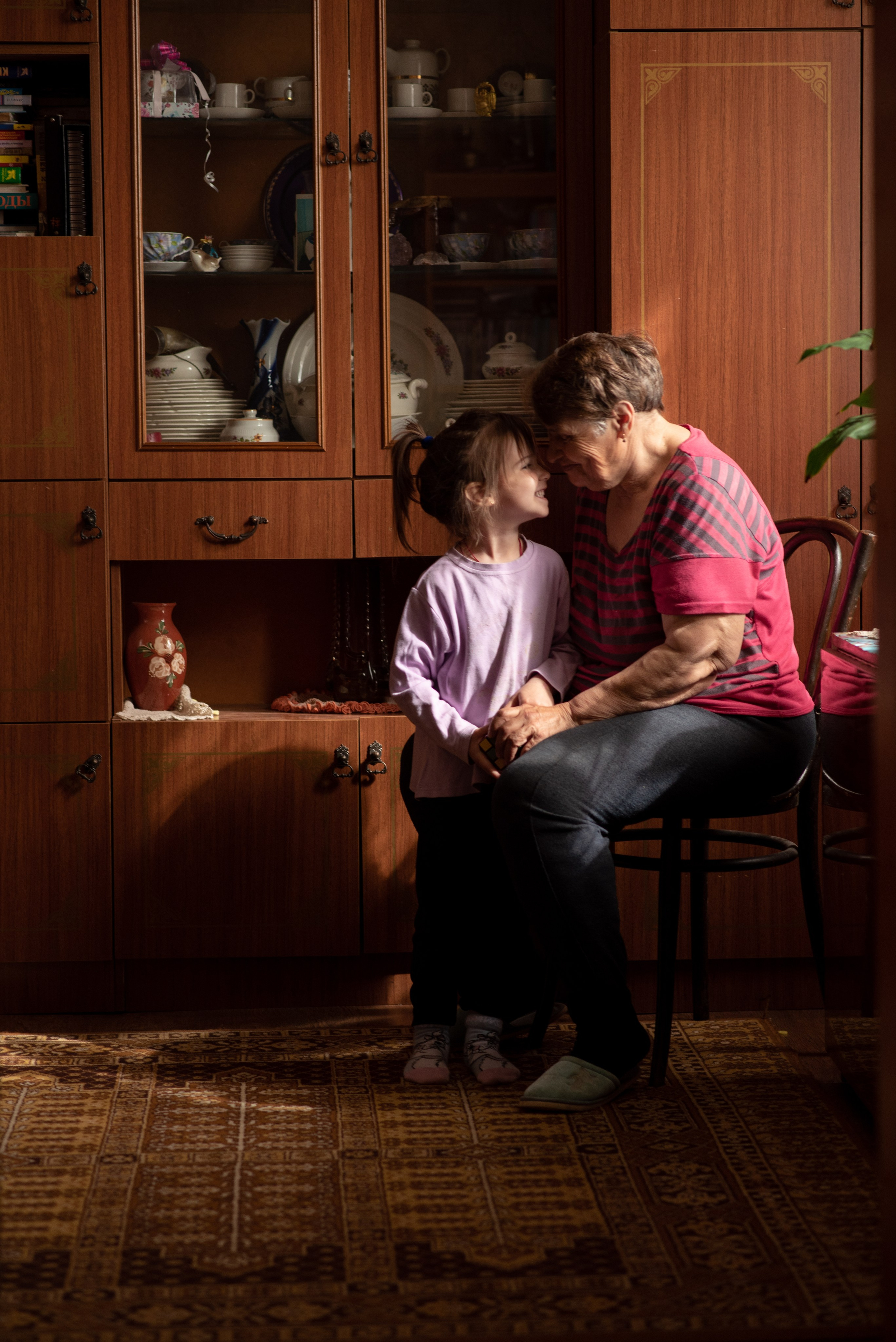 Домашняя съемка. Бабушка с внуками. Свадебный и семейный фотограф Полина Малюкова Москва, Химки, Зеленоград