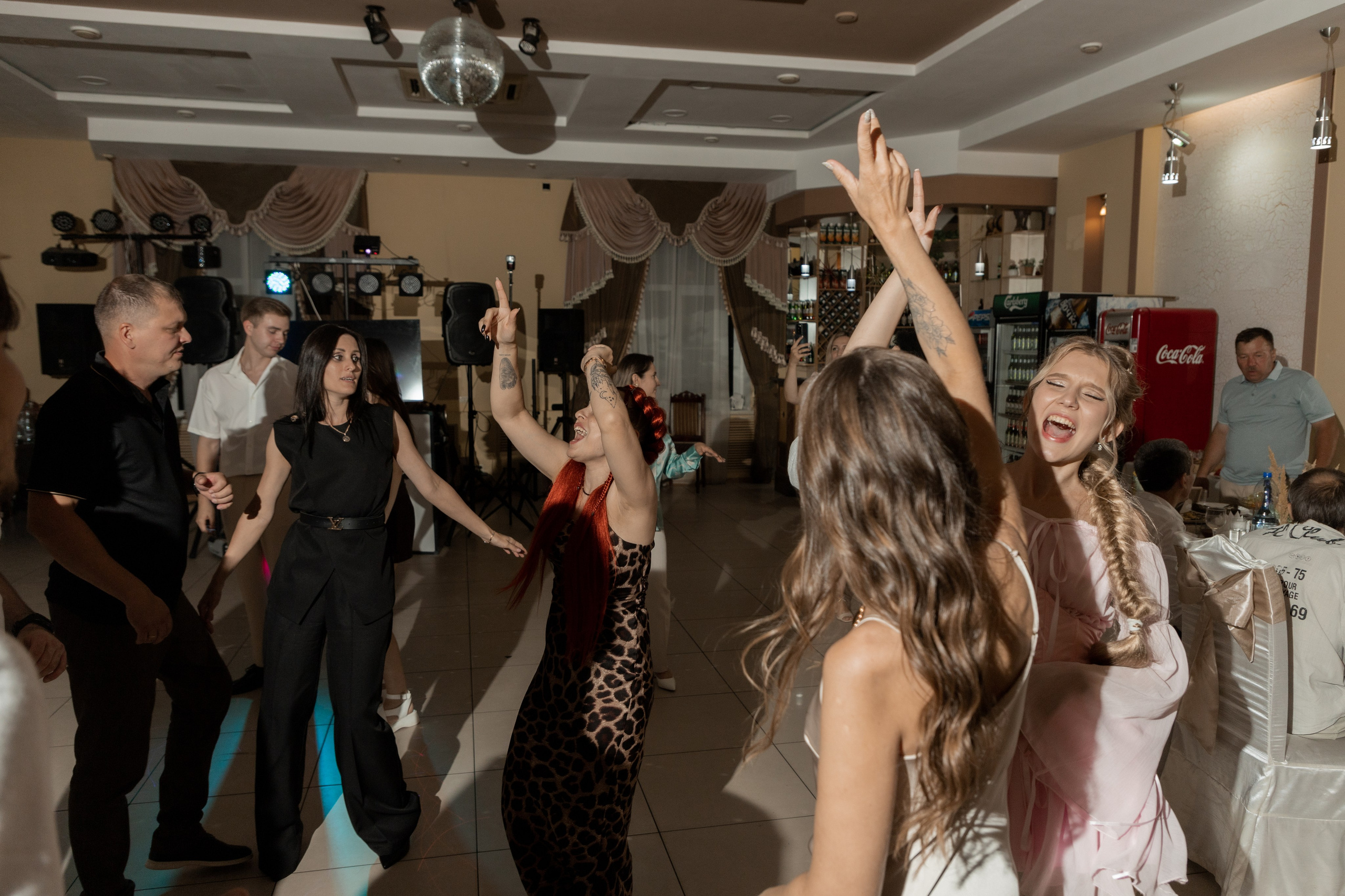 Роман и Александра (банкет). Свадебный фотограф Ангелина Сунгатулина | Саратов | Балаково | Вольск