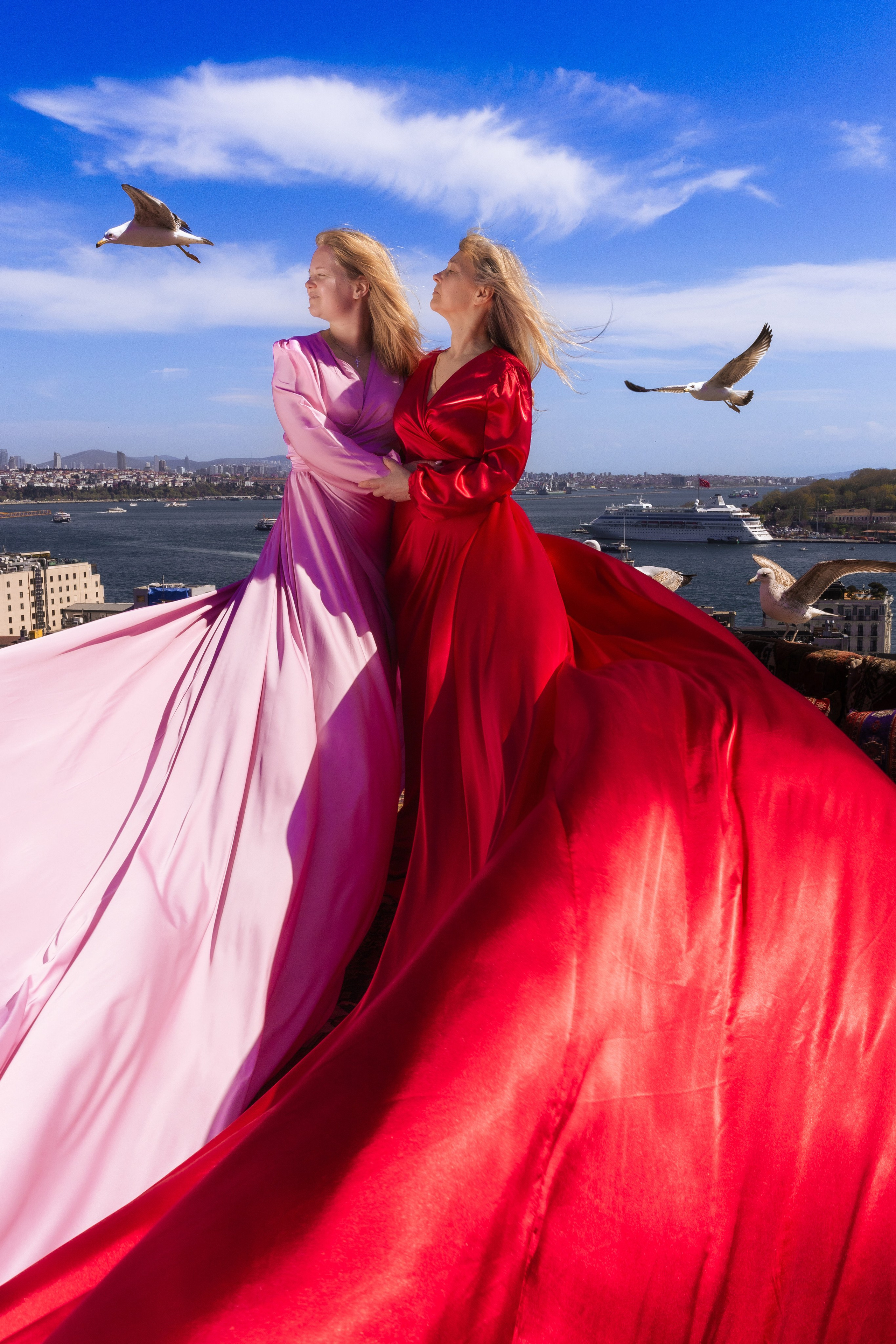 Стамбул — крыша с платьями. Фото департамент круизного лайнера Астория Гранде