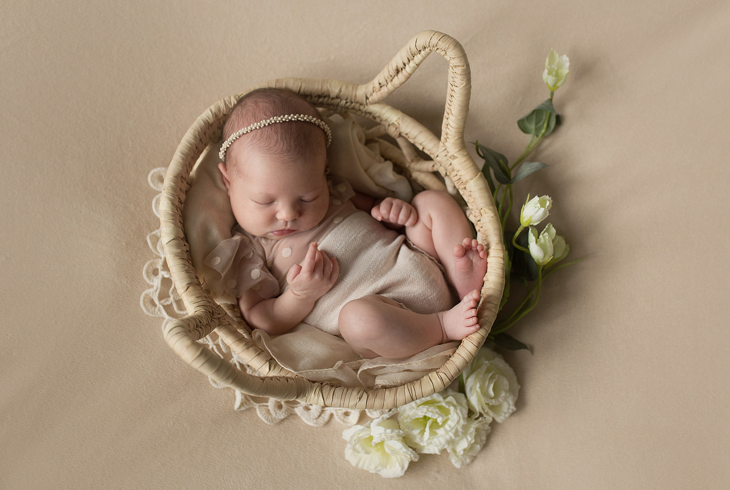Фотосессия новорождённого. Фотограф новорождённых малышей и детский фотограф В Казани Лана Максим