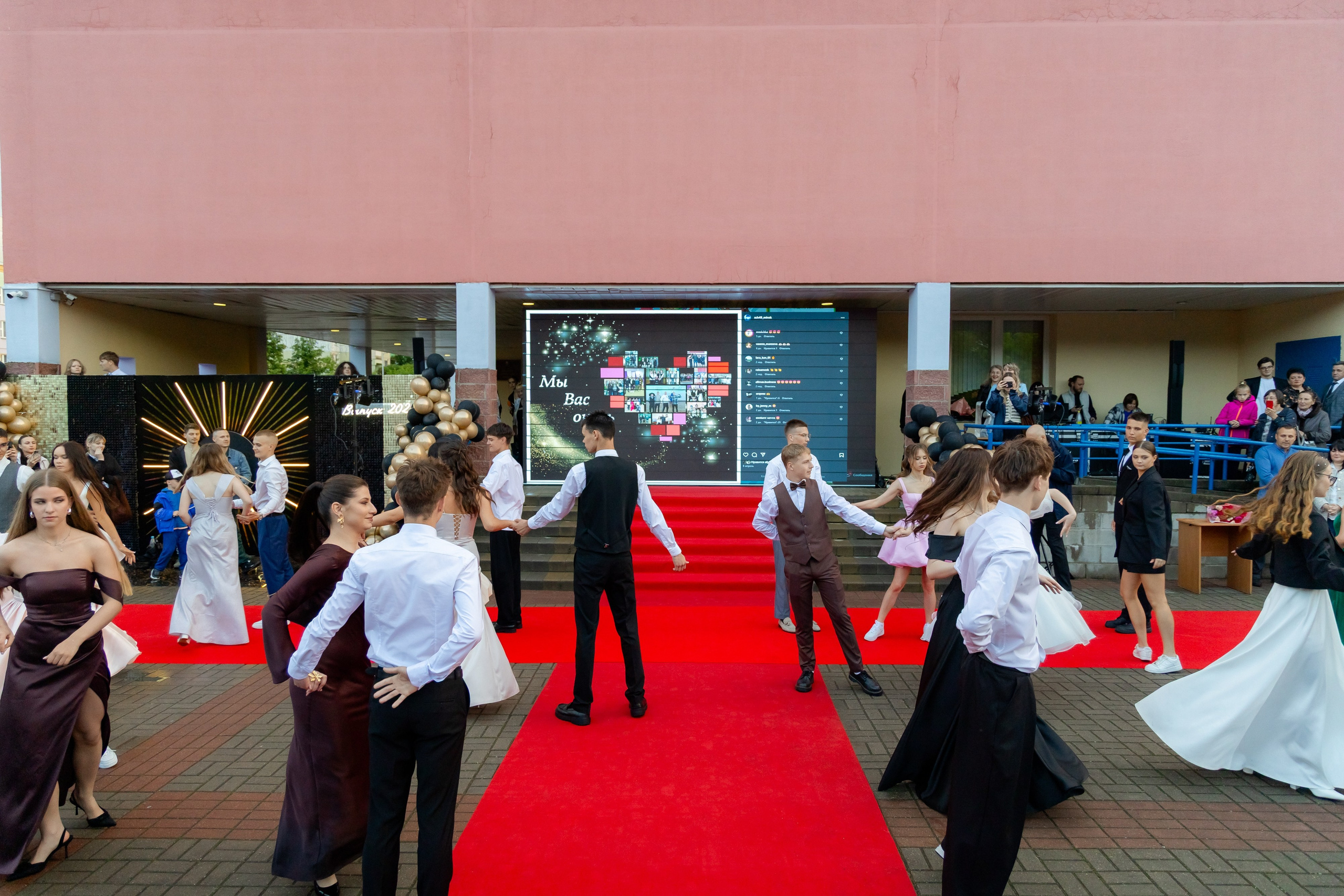 Школьный выпускной 2025 год в Минске, Беларуси. Свадебный фотограф в Минске/Беларуси Сергей Спиридонов