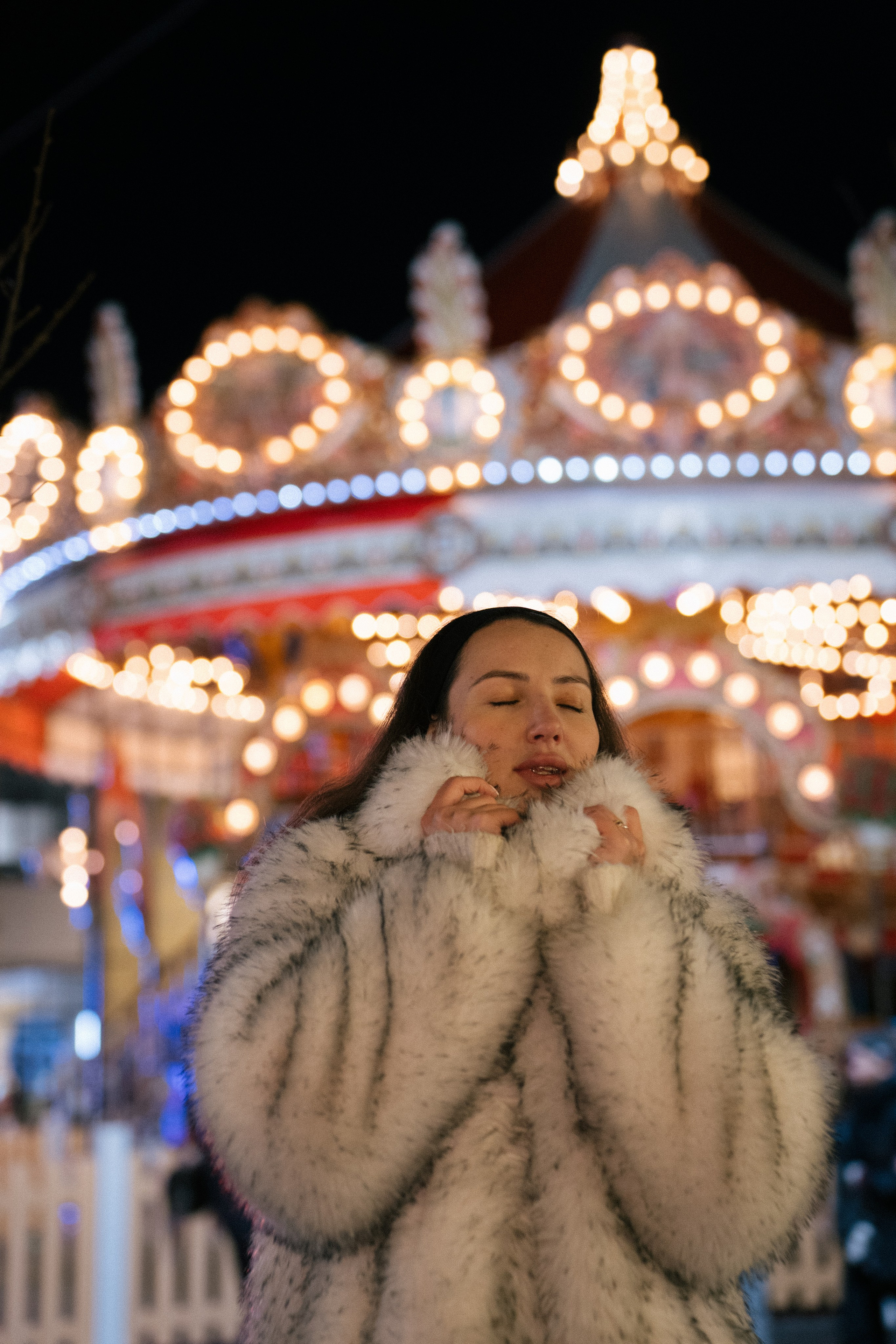 ПРОГУЛКА НА МАНЕЖНОЙ ПЛОЩАДИ ДЛЯ ДЕВУШКИ ПЕРЕД НОВЫМ ГОДОМ (НОВОГОДНЯЯ ФОТОСЕССИИЯ НА МАНЕЖНОЙ ПЛОЩАДИ). Профессиональный фотограф, Санкт-Петербург — Виктория Богомолова