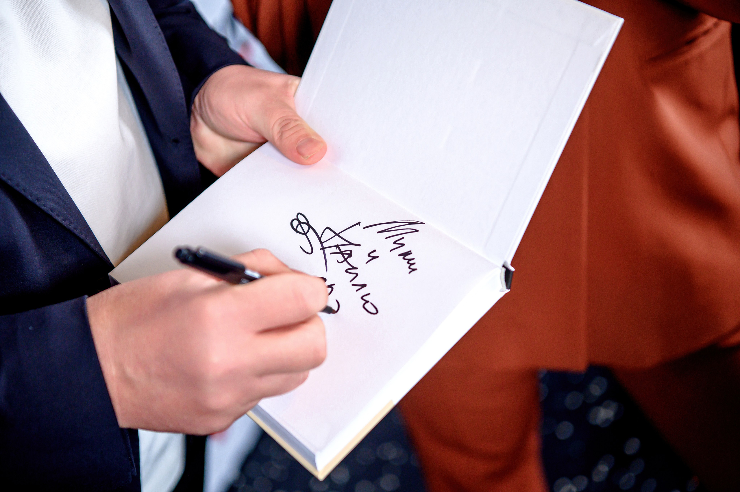 Презентации. Открытия. Елена Северина фотограф, Алматы: репортаж (спорт, концерты, конференции), предметная и фуд-съёмка, портреты, каталоги, фэшн, ретушь