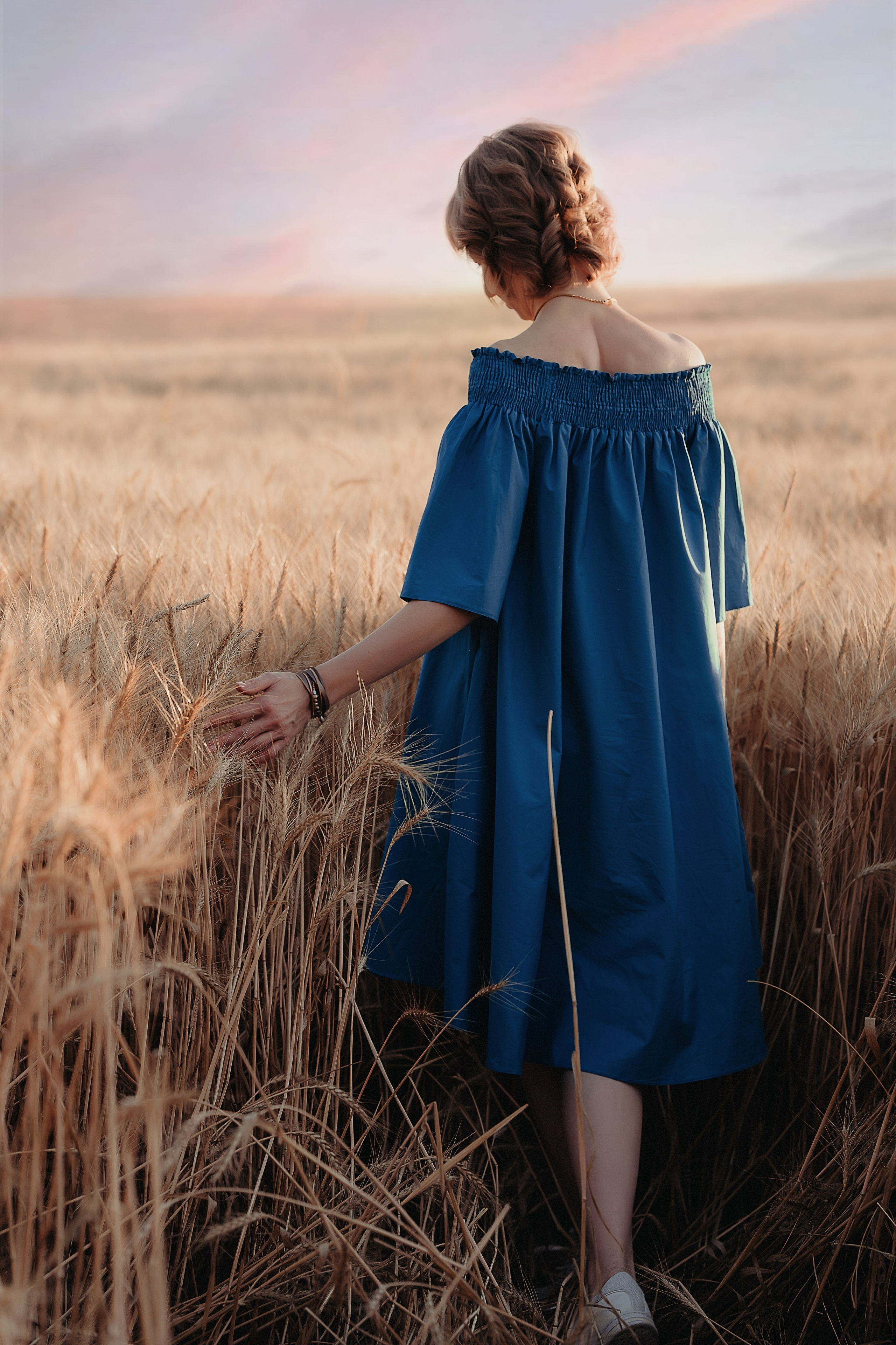 Аксана семейная в поле. Семейный фотограф, женский фототерапевт