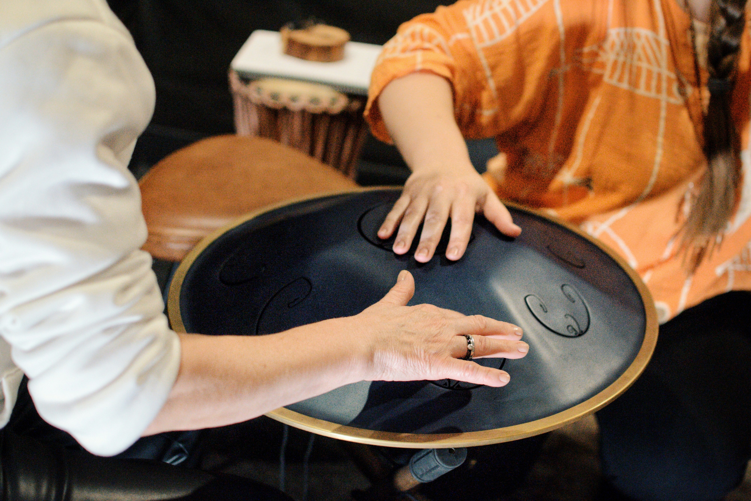 Фотосъемка мастер-класса по Хангдраму с Екатериной Князевой в школе барабанов Dedov.Drums Зеленоград. Предметный и контентный фотограф в Москве и Зеленограде Анастасиевская