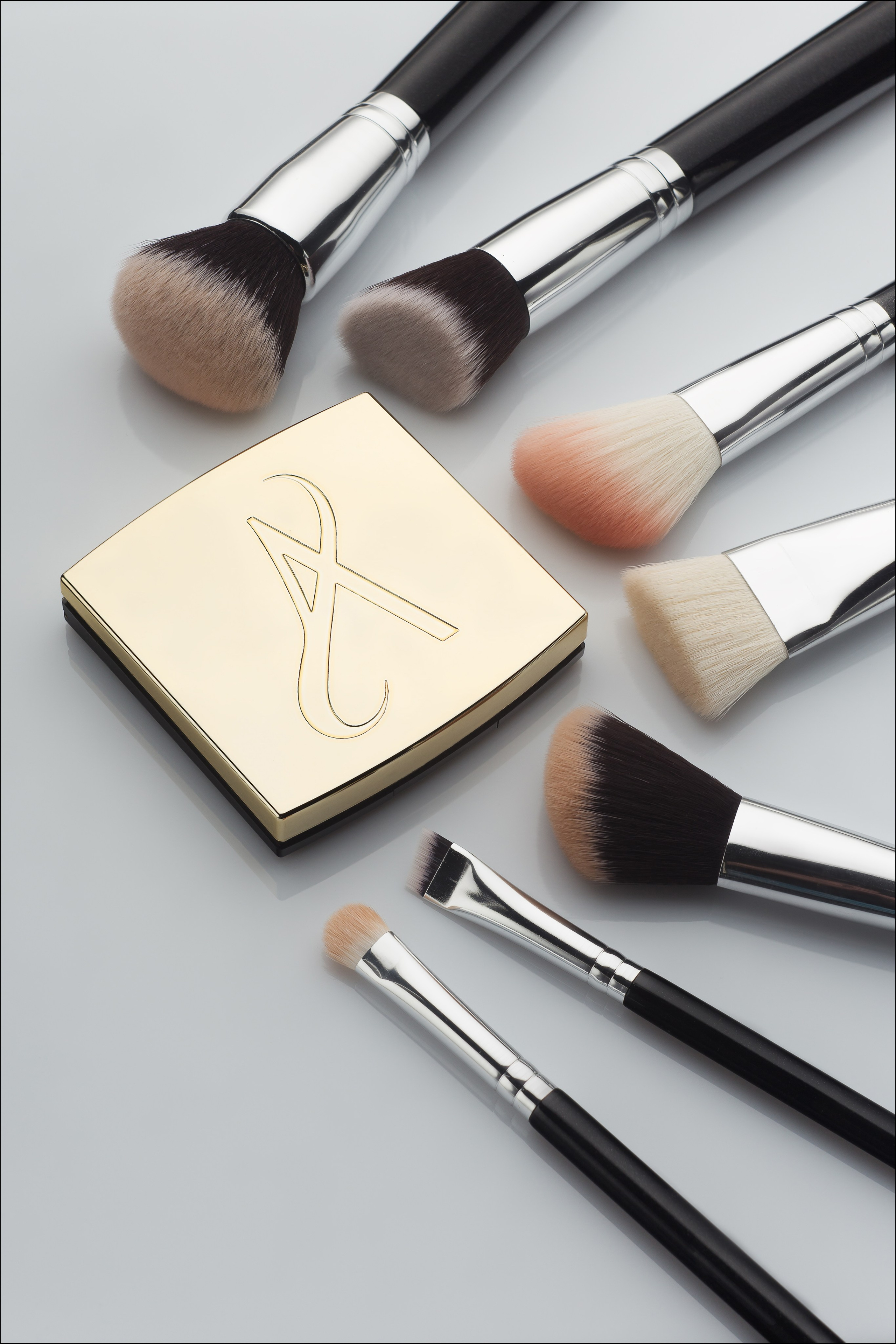 профессиональная съёмка косметики для рекламы