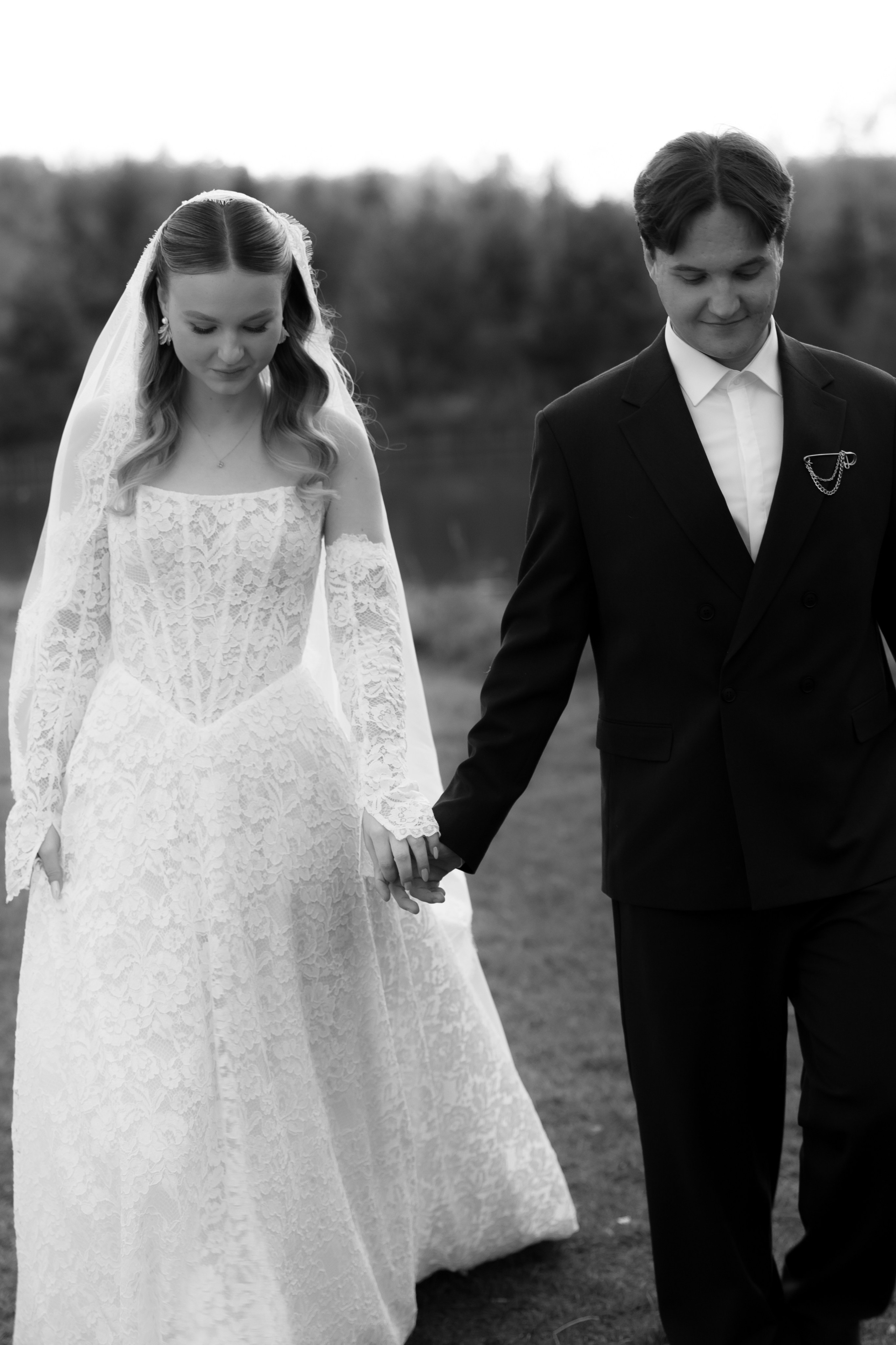 Таня и Тимур, утренние сборы в квартире и свадебный ужин. Фотограф любви в городе Казань