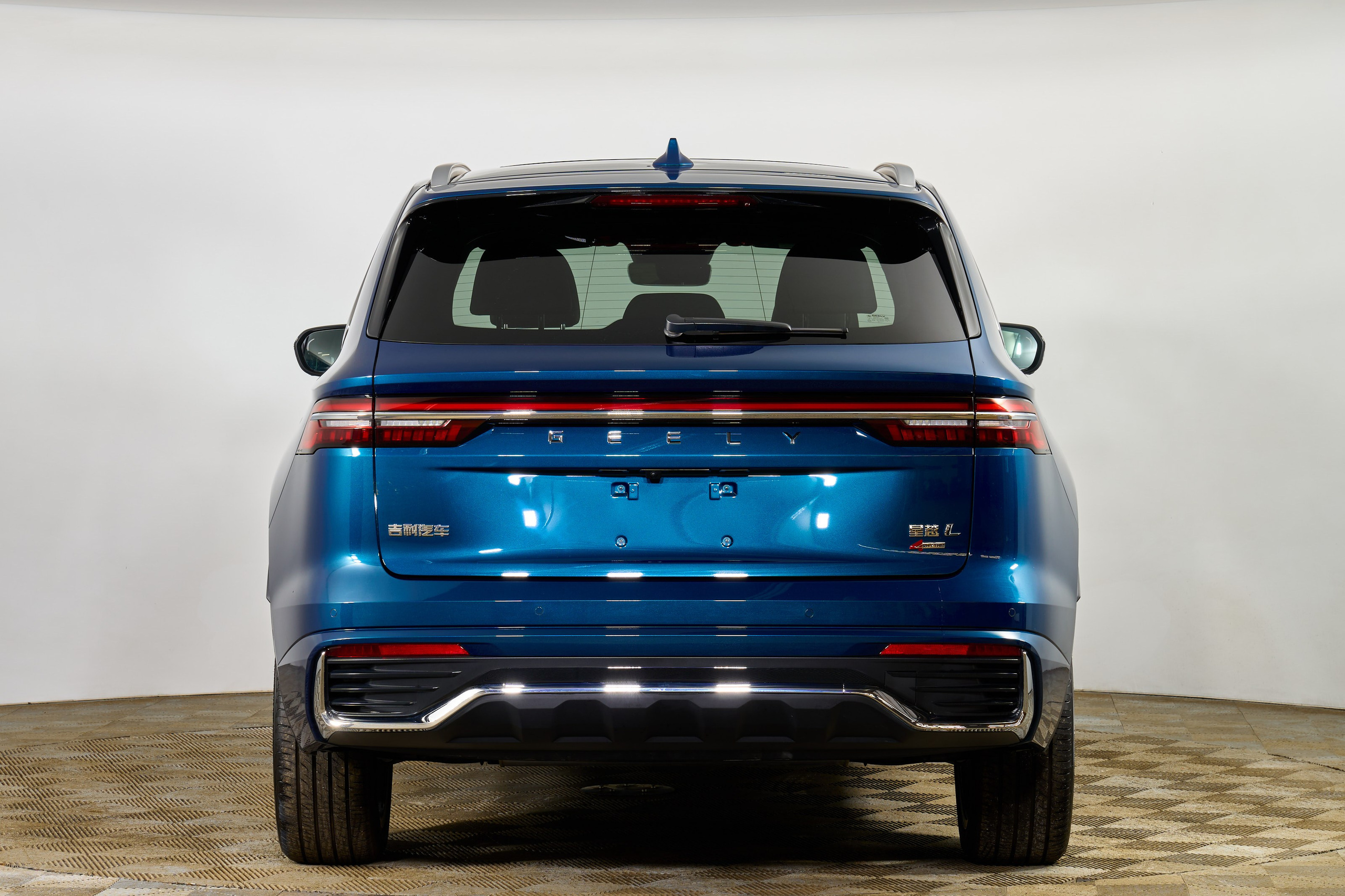 Geely Monjaro. Фотограф Николай Прокофьев модельные тесты в Москве