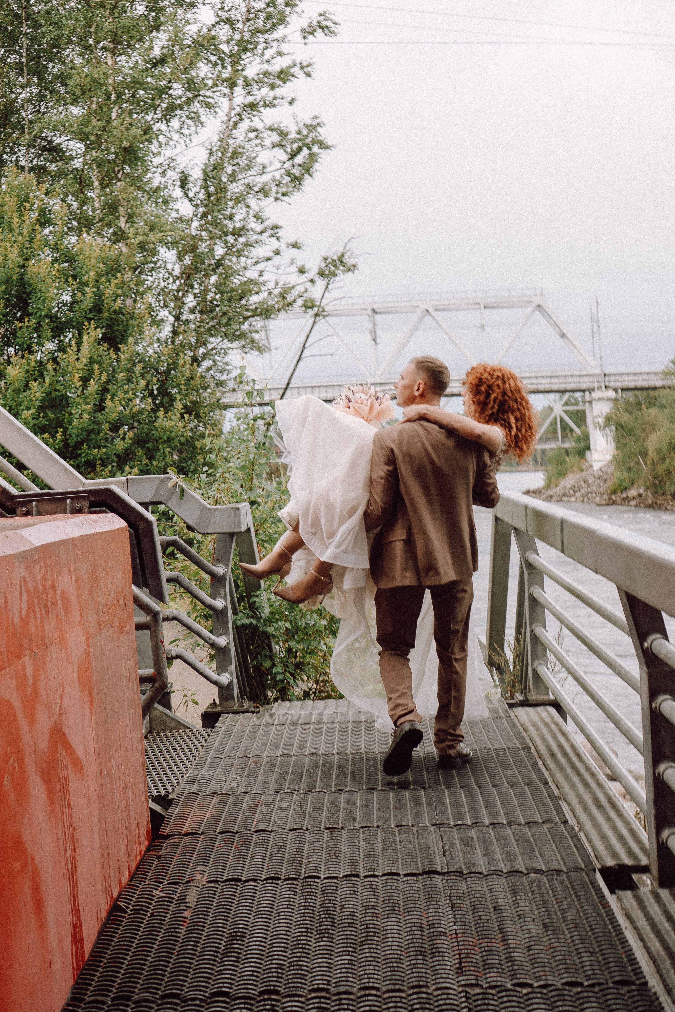 СВАДЕБНАЯ ФОТОСЕССИИЯ ПАРЫ В ГОРОДЕ ПРИОЗЕРСК В СОСНОВОМ ЛЕСУ И С ПИКАПОМ. Профессиональный фотограф, Санкт-Петербург — Виктория Богомолова