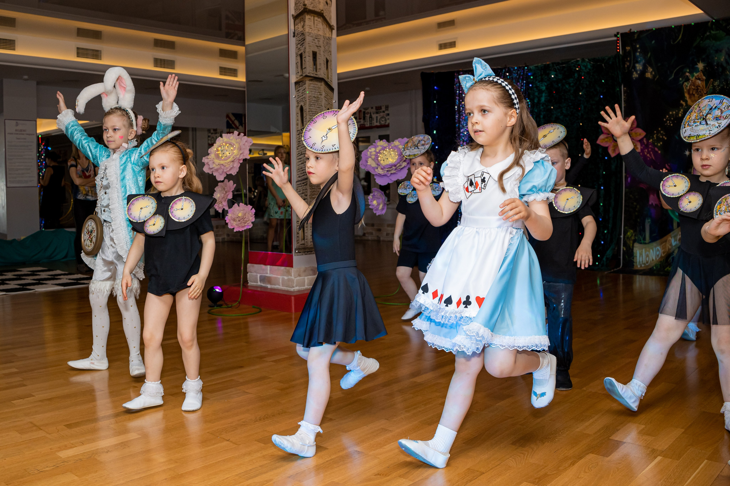 Фотосъемка детского выступления «Алиса в стране чудес». Ирина Носова - семейный и детский фотограф