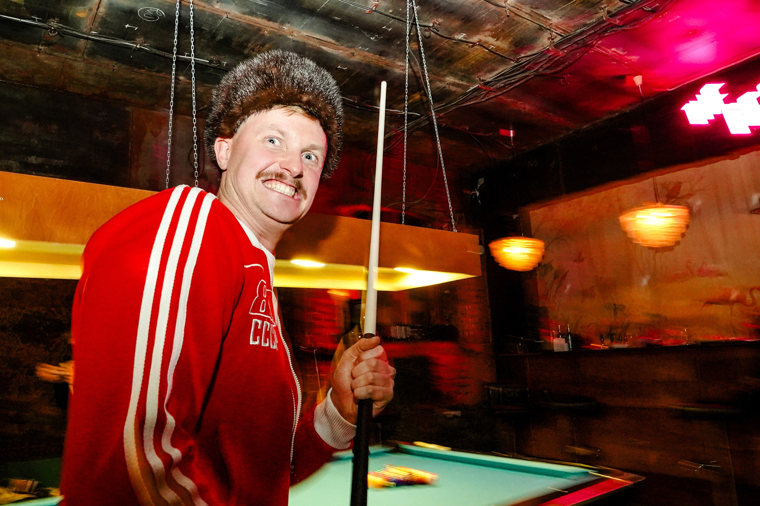 Бильярдная. ОЧЕНЬ ПЛОХОЙ ФОТОГРАФ