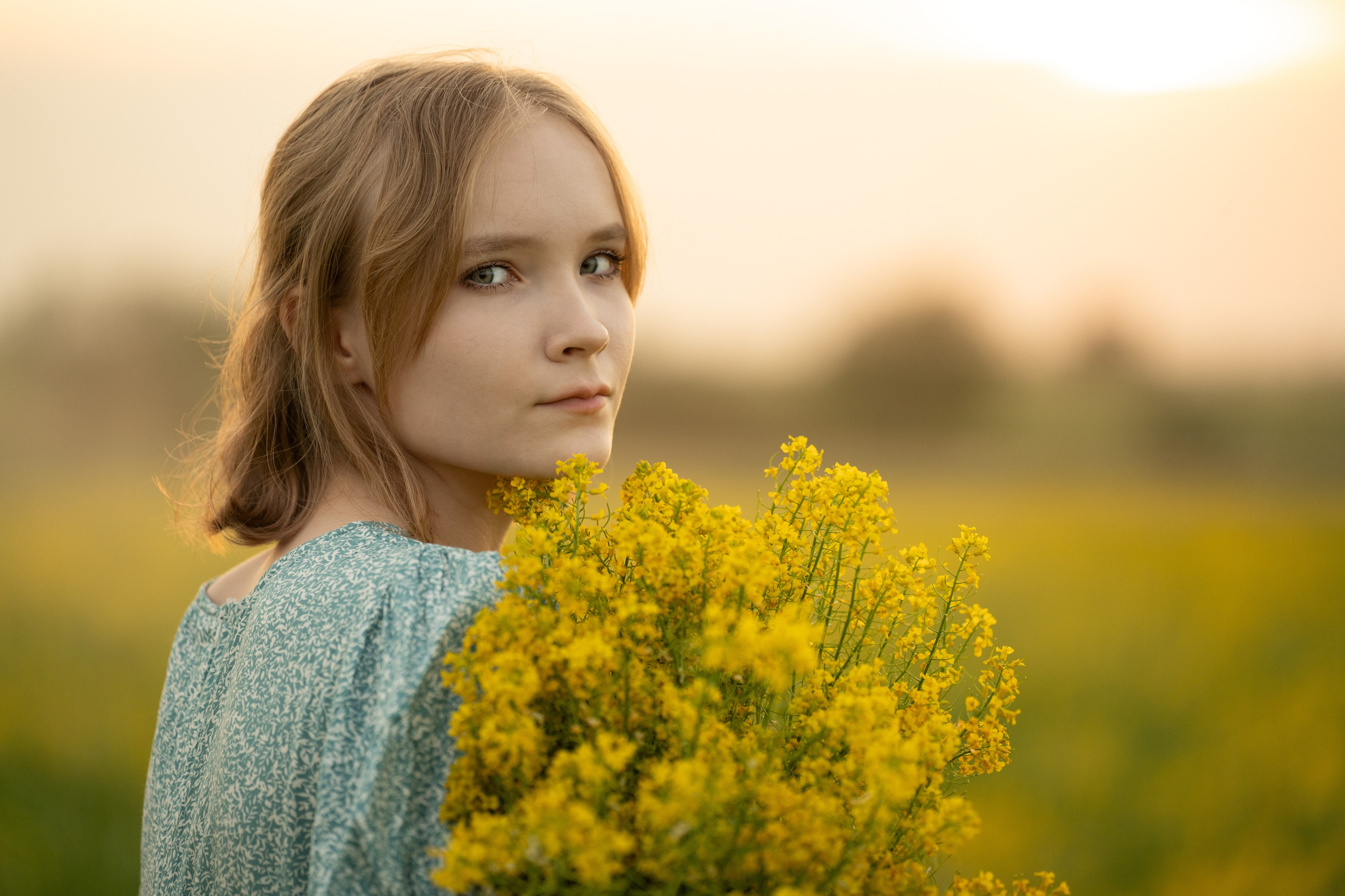 фотосессия детей летом, фотография детей фотосессия, сделать фотографию ребенка, детская фотосессия ребенка, фотосессия с ребенком, фотосессия в цвету, фотосессия с цветами, фотосессия в поле, фотосессия на закате, девичья фотосессия, детский портрет