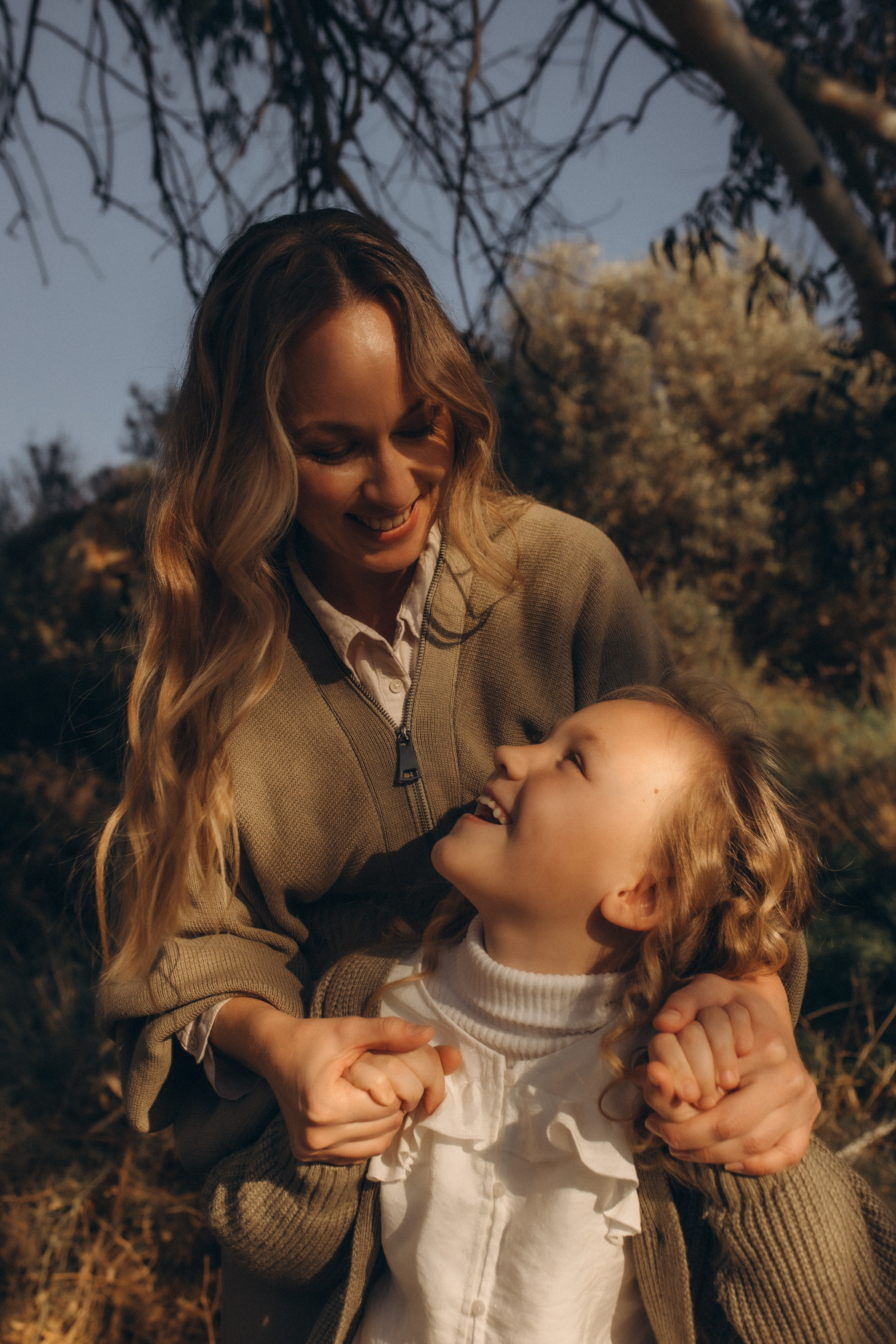A warm afternoon in the field, just us and the time to be together. Katerina Nord | Wedding and Couple Photographer in Germany and Europe