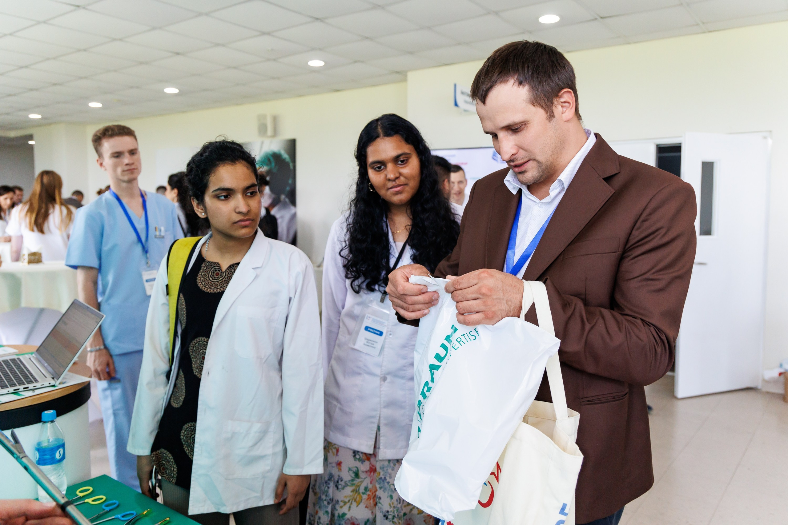 Конференция Хирургии сердца. Репортажный и студийный фотограф во Владивостоке Дударева Софья