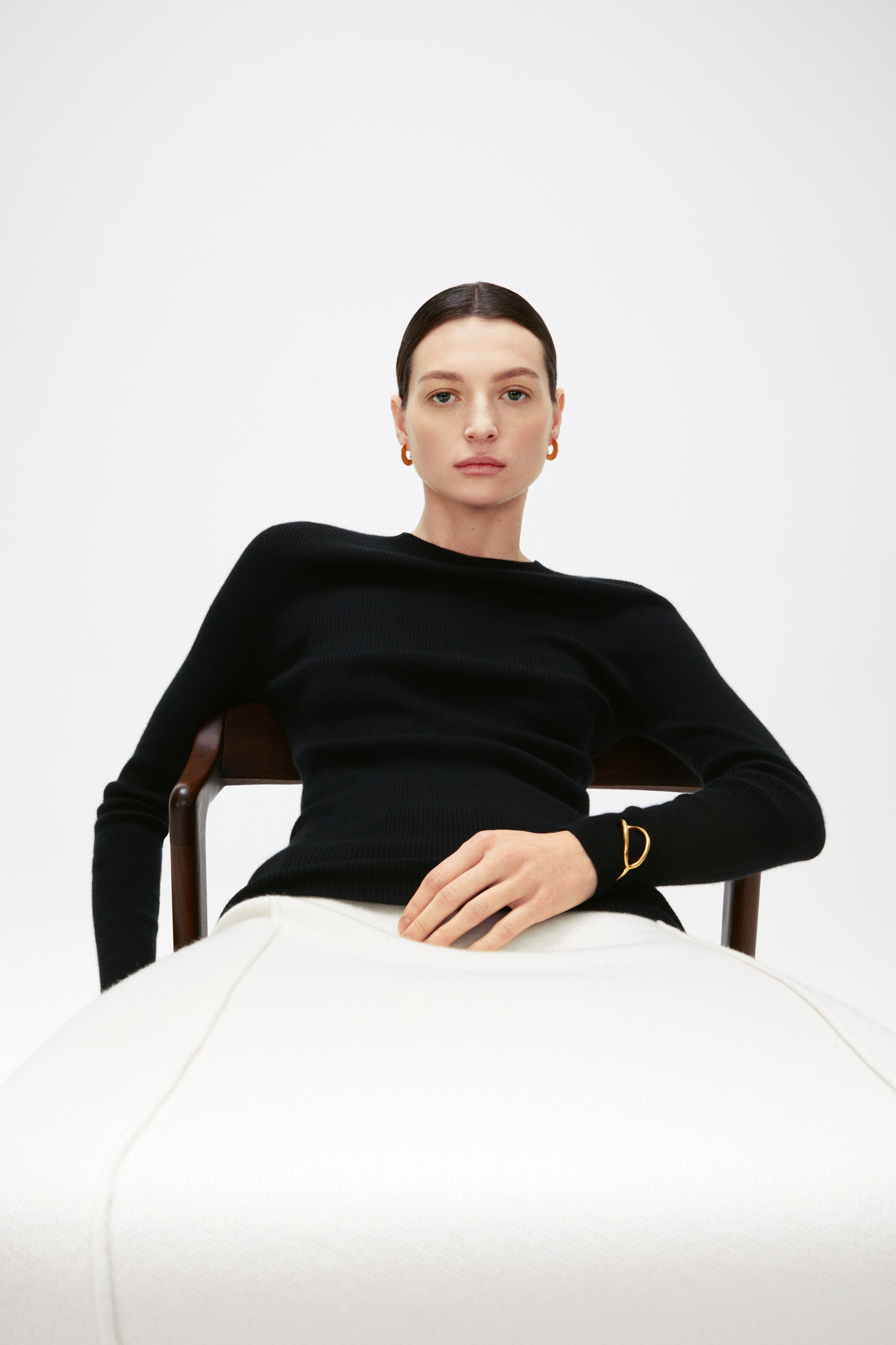 Beauty & fashion retoucher available worldwide Liya Embrace