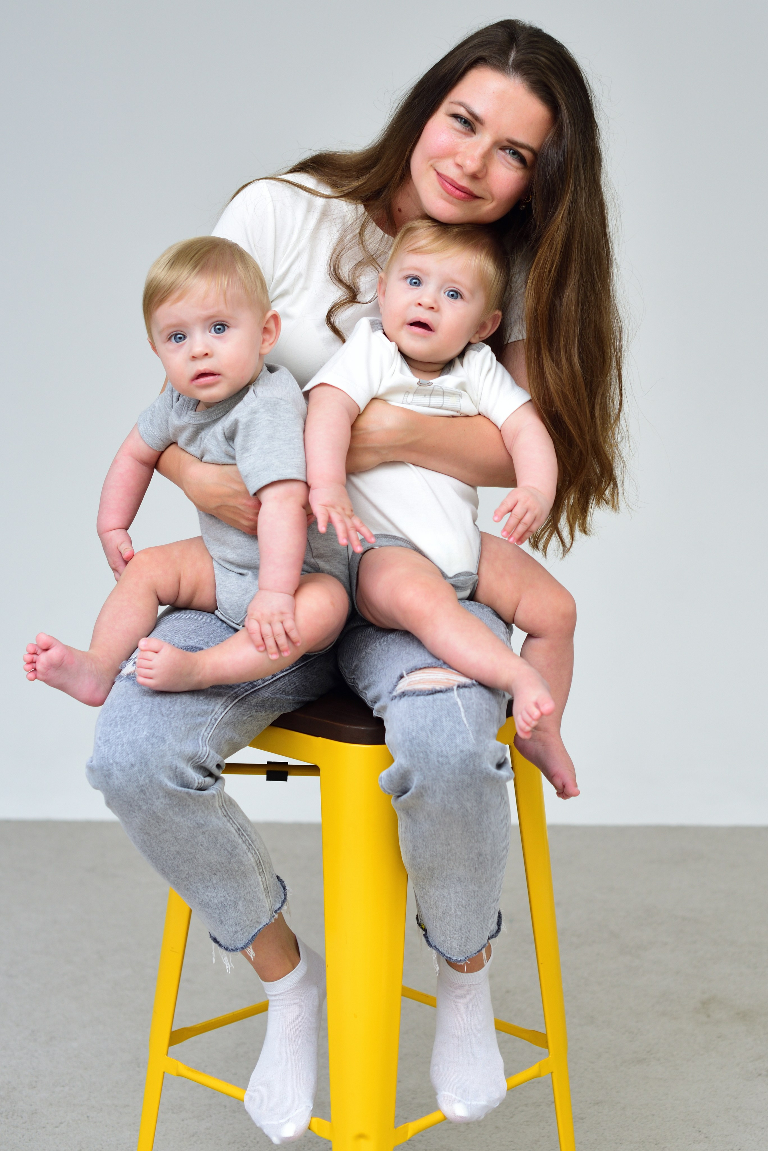 Семья в фотостудии. Ваш персональный фотограф в Москве ЮША