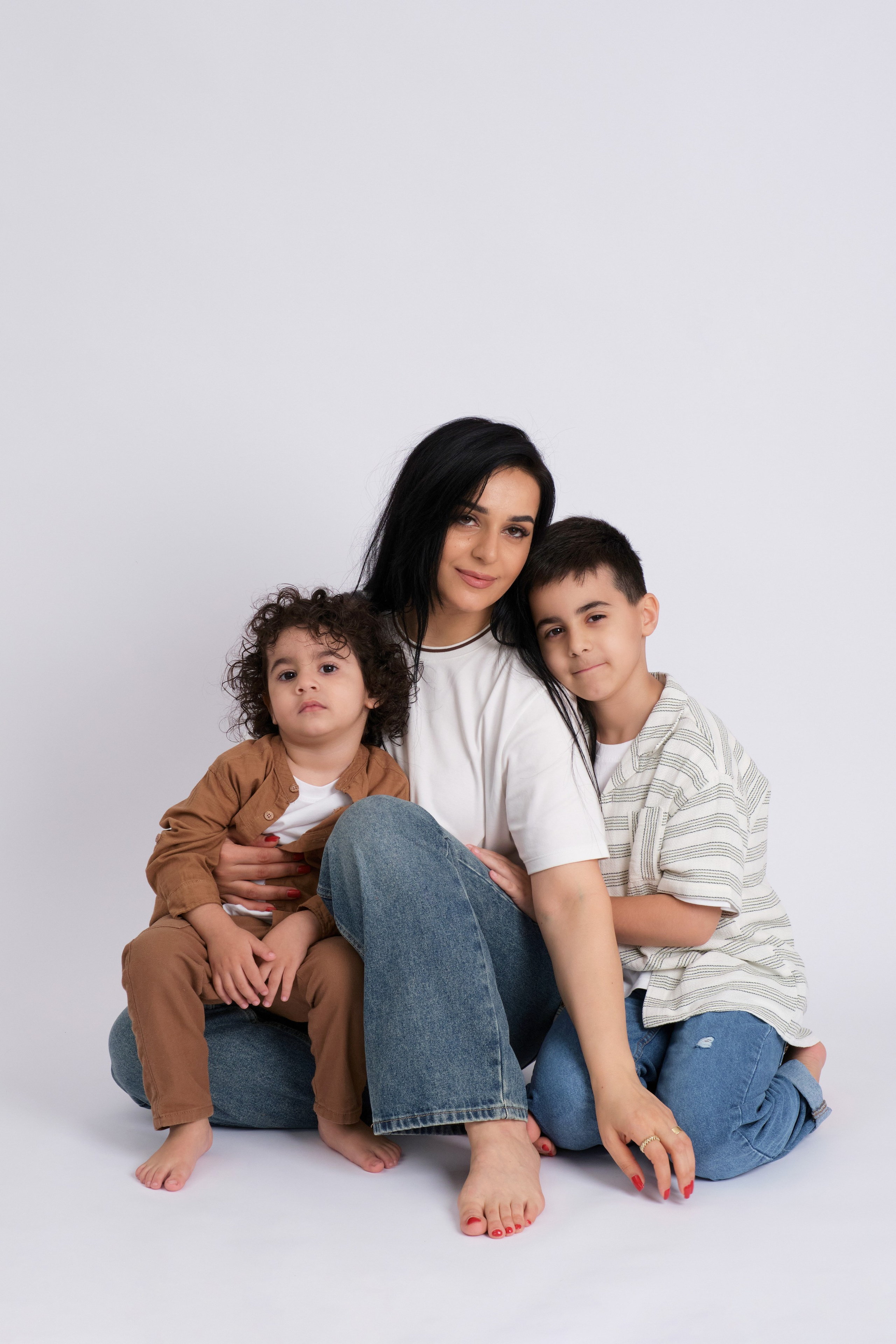 Лилит с прекрасными парнями