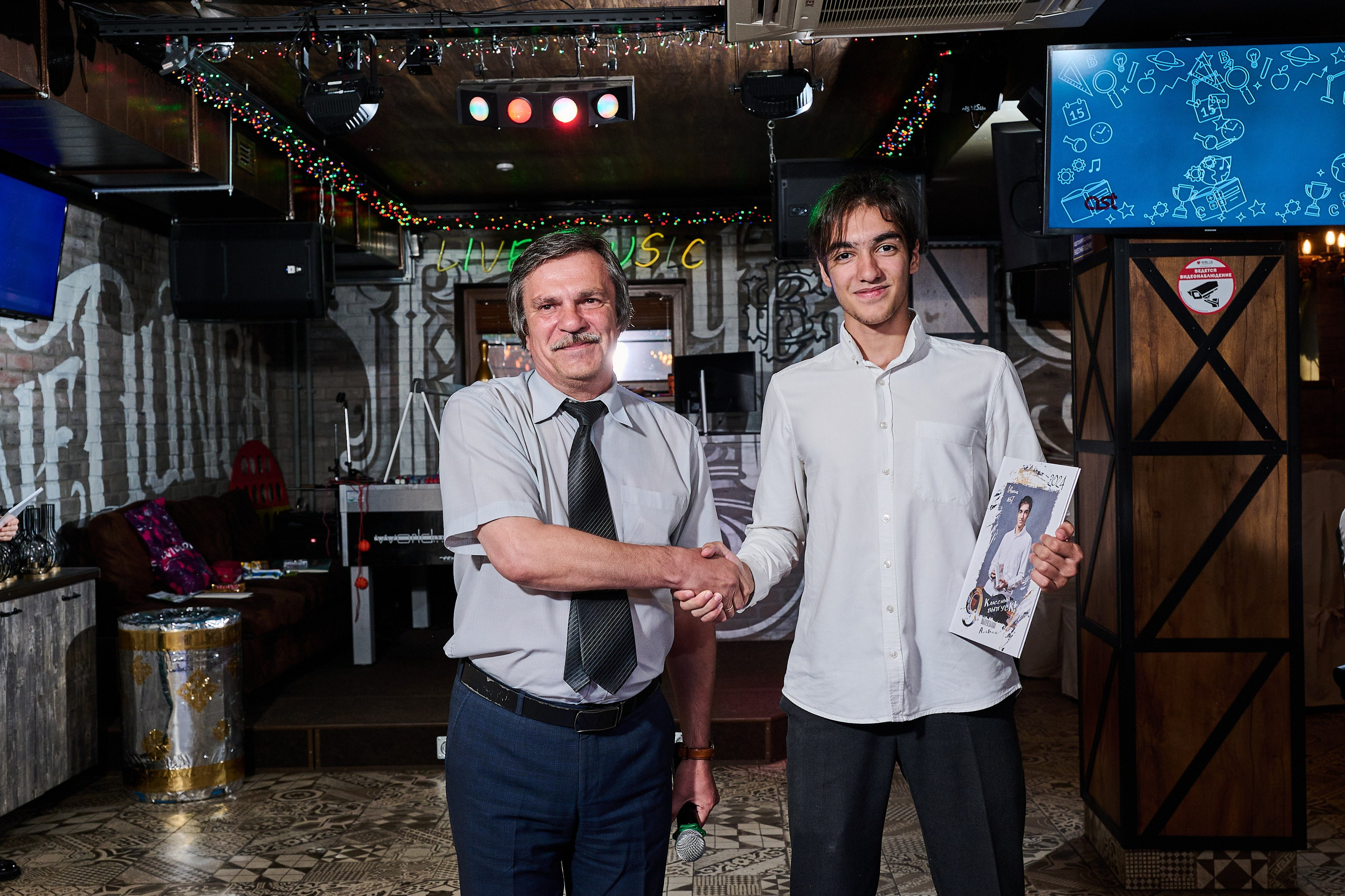 Выпускные и праздники. Выпускные альбомы. Предметная и контент съёмка. Фотостудия Klass