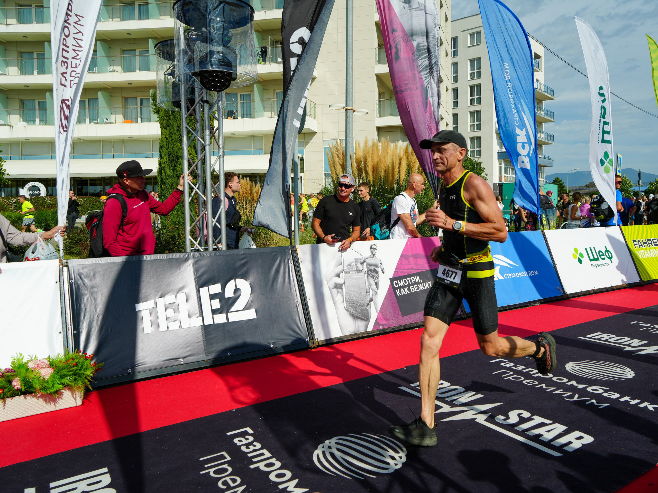 Фотоотчет партнерской интеграции для компании TELE2 на фестивале Ironstar. Репортажный фотограф в Красной Поляне и Сочи Павлюченко Екатерина