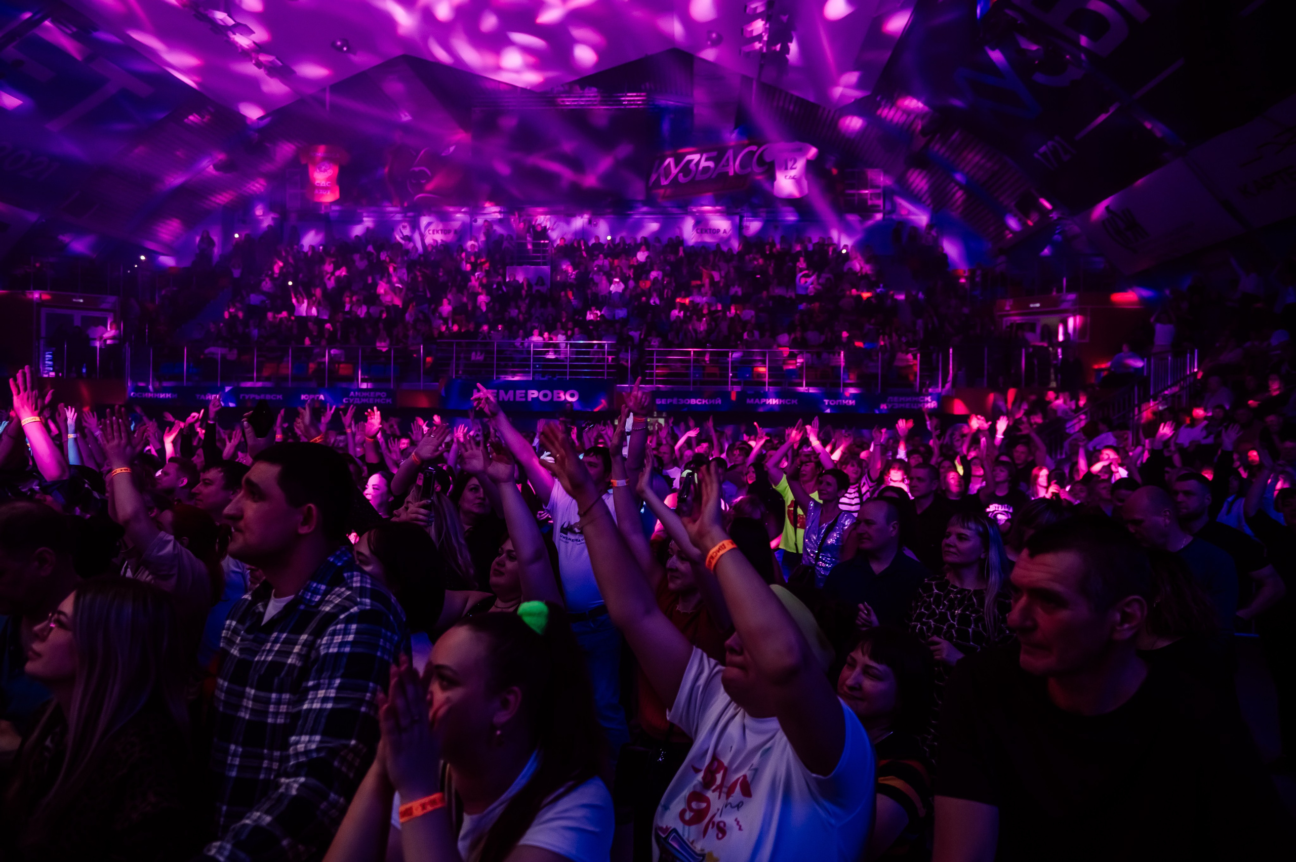 Дискач 90-х в Кемерово, СРК Арена. Детский фотограф, семейный фотограф и репортажи в Кемерово