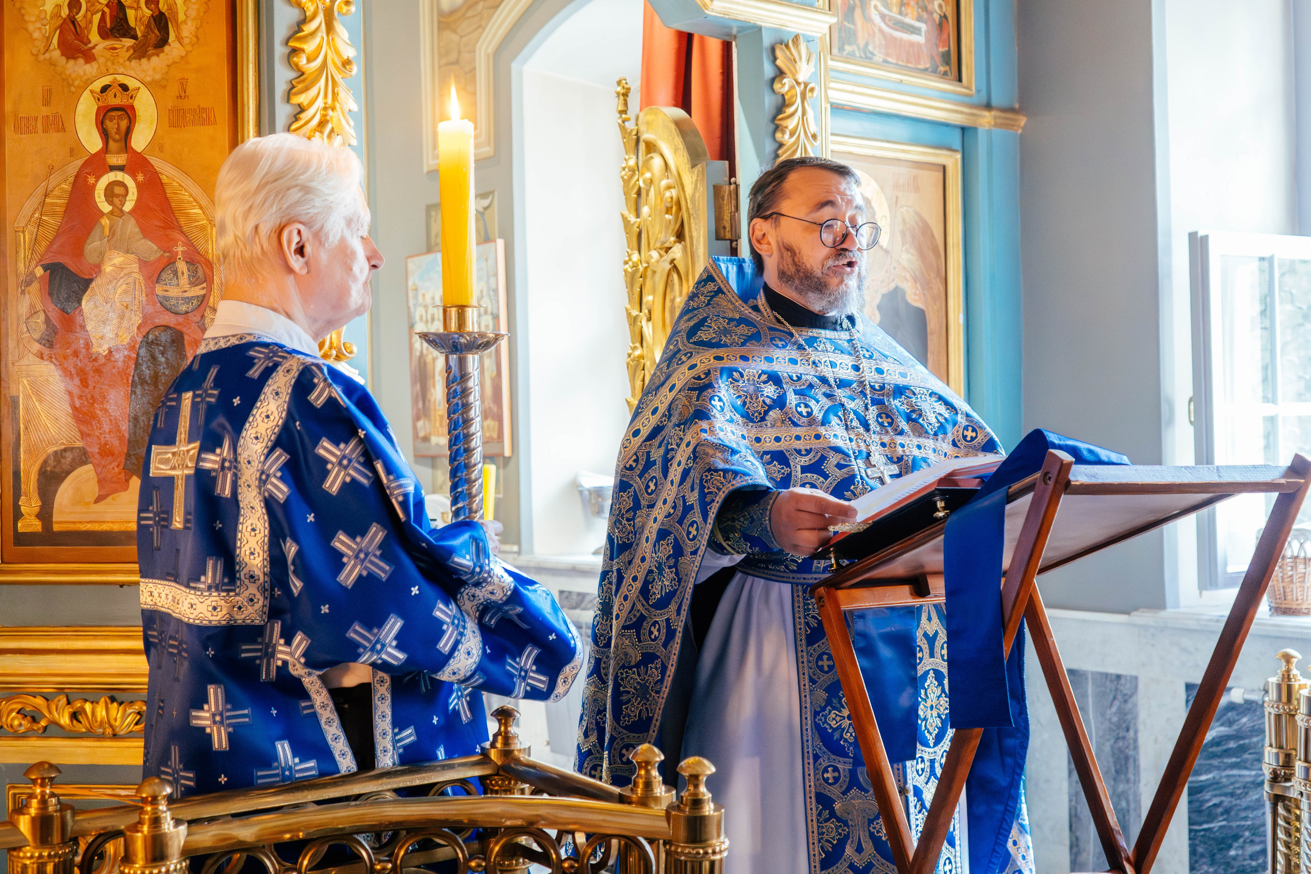 Литургия в храме иконы Божией Матери «Живоносный Источник» в Царицыне. Фотограф Москва Валерия Веденина