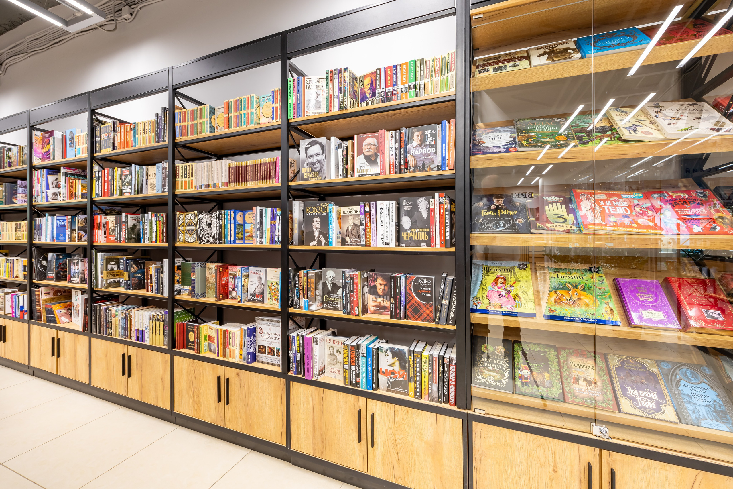 Съемка для производителя торгового оборудования в ТЦ «Серпантин». Интерьерный фотограф в Москве Сергей Чекмезов