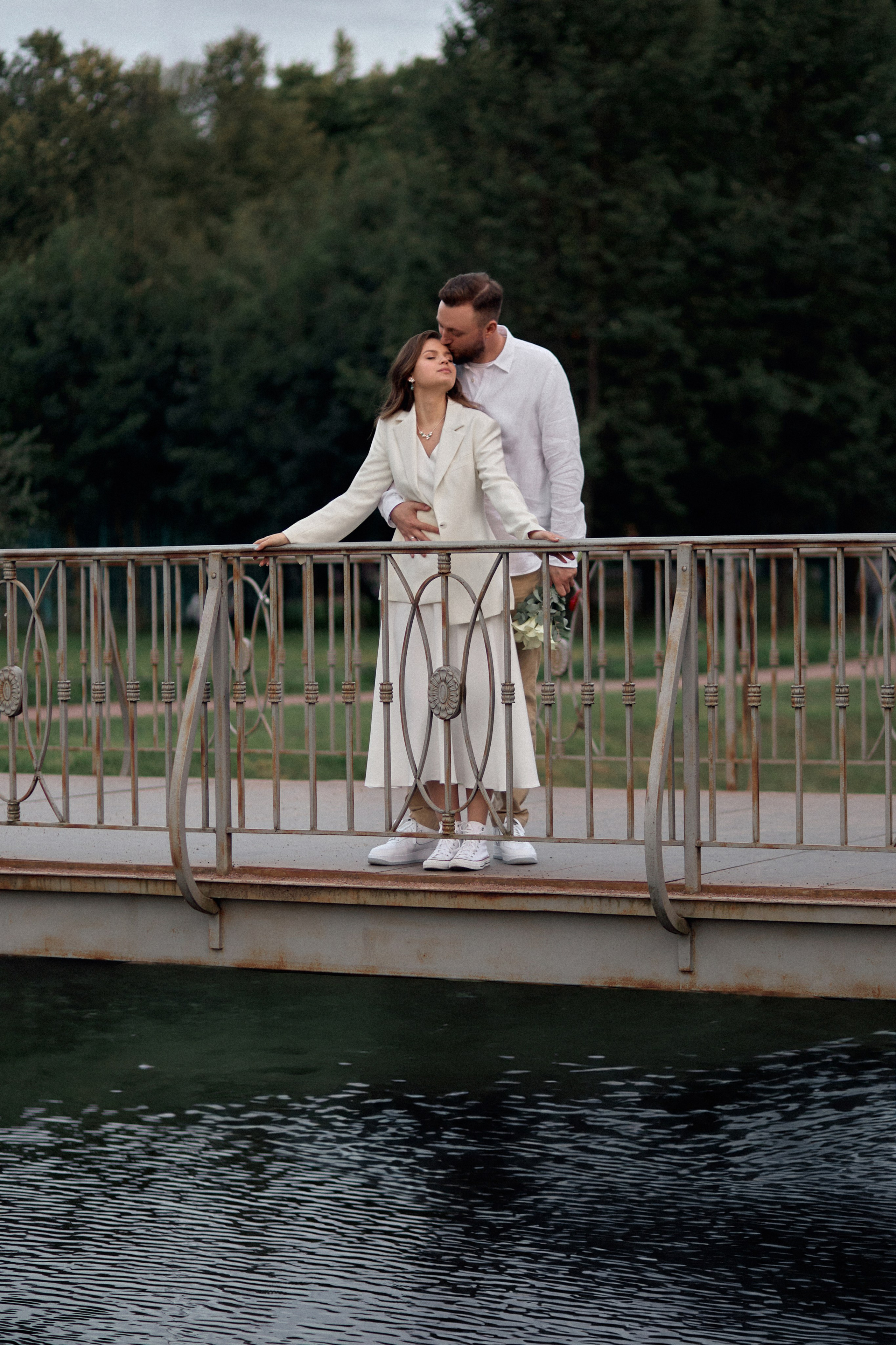 Летняя свадебная фотосессия на Чернышевской. Сестры Карабаза. Фотографы и ретушеры в Москве и Санкт-Петербурге