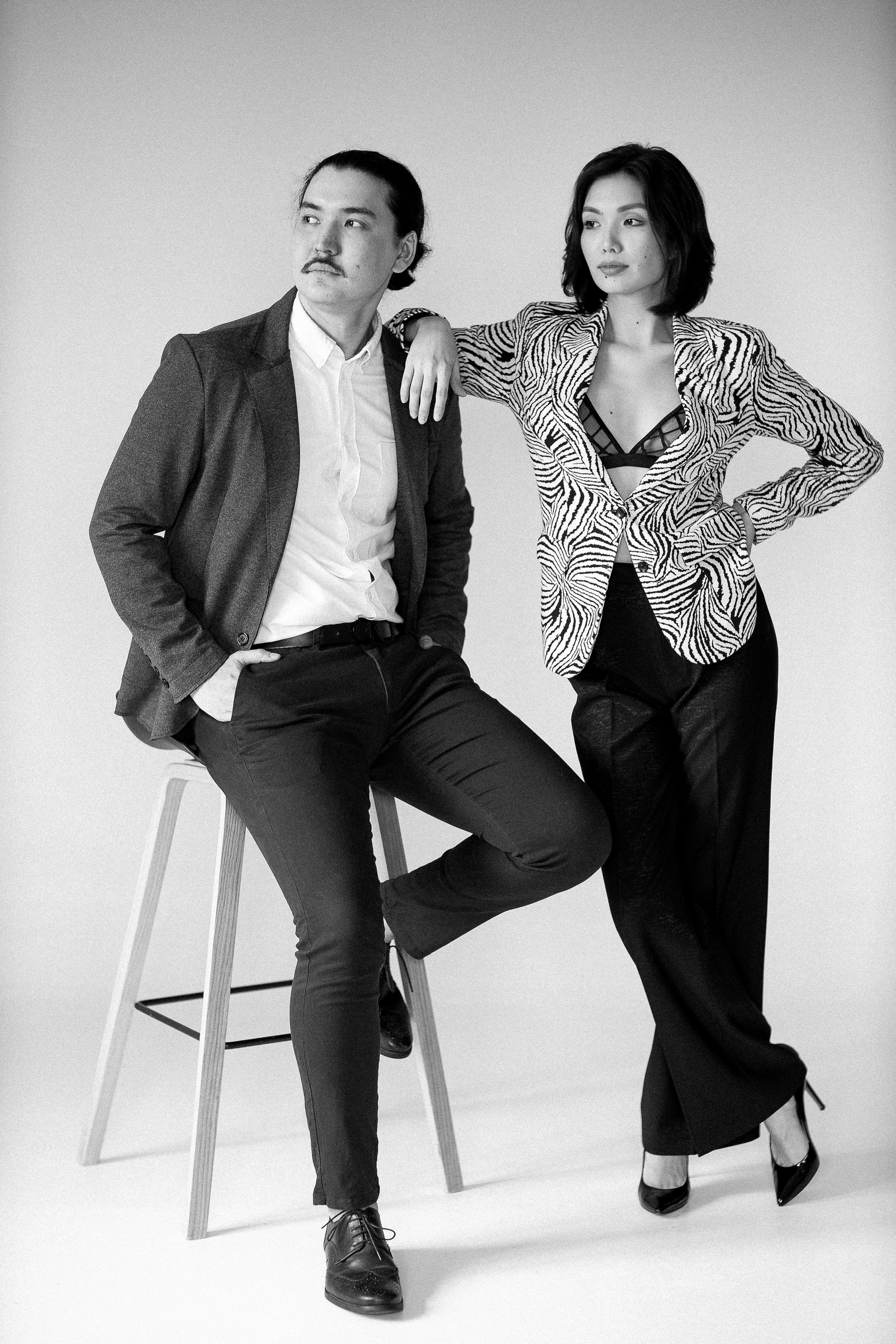 Парная фотосессия на белом фоне. Свадебный и семейный фотограф в Алматы Алексей Балышев