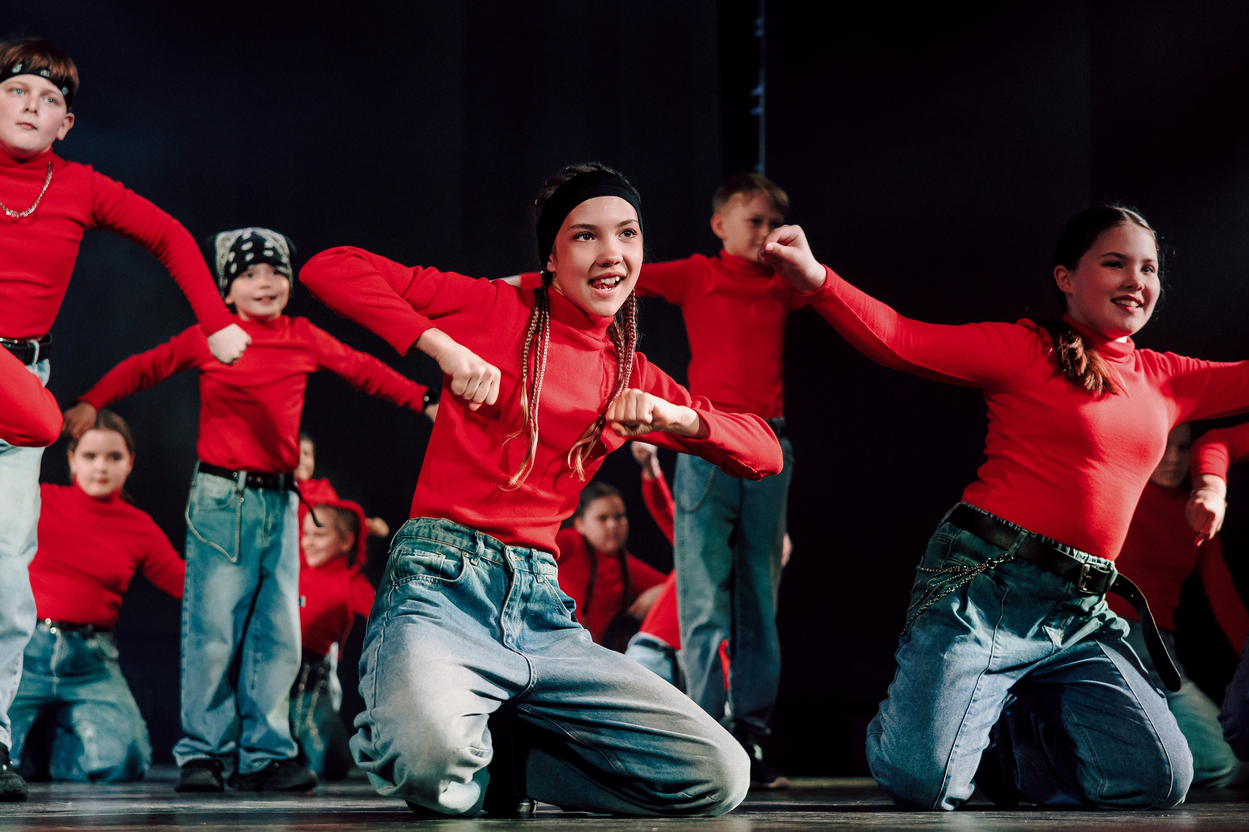 Отчётный концерт танцевальной школы «Red Rabbits» 2025. Лёшка Варзегов — фотограф