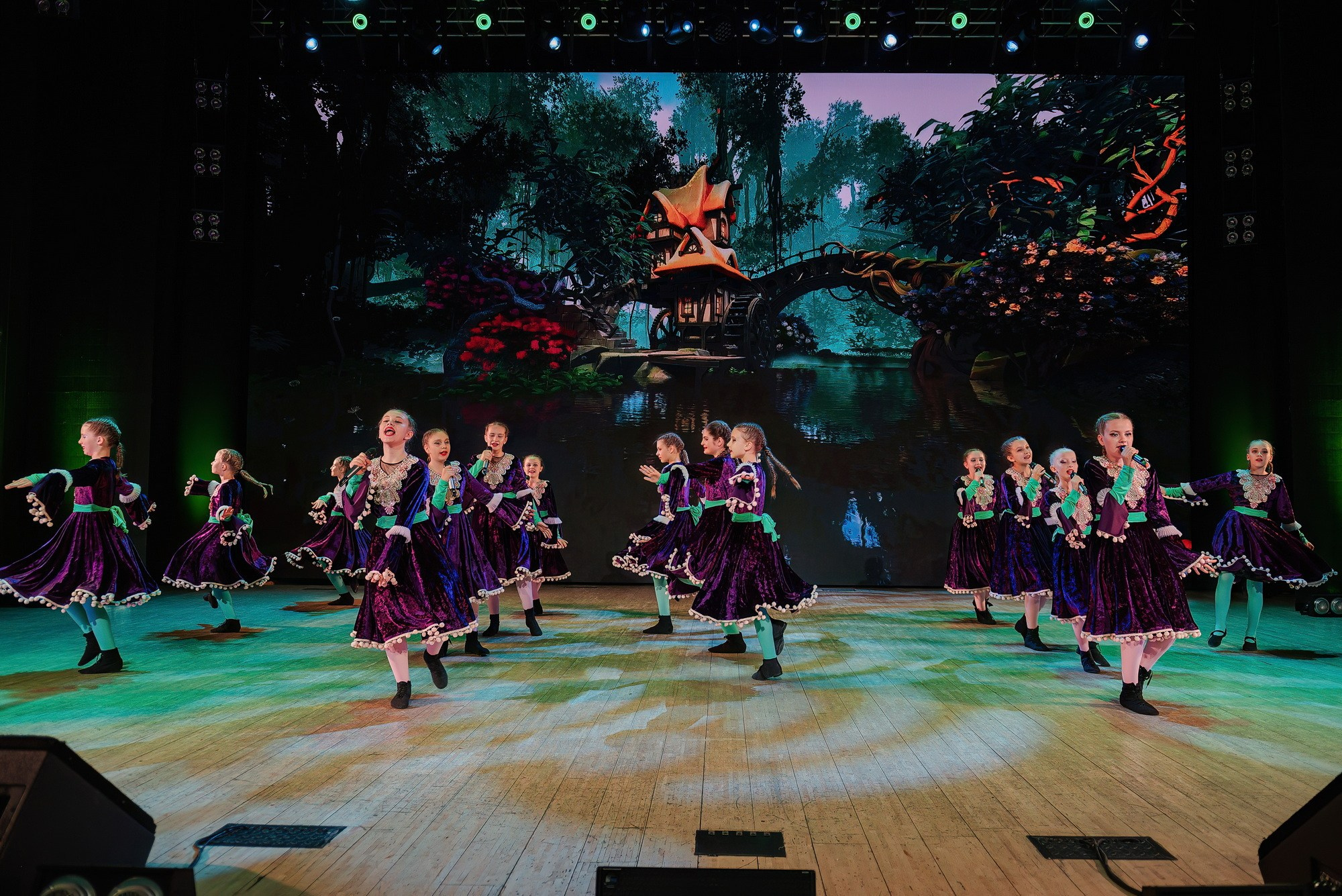 Отчетный концерт Образцового коллектива Алтая театра эстрадной песни «Созвездие». Свадебный и репортажный фотограф Никита Сницарев в Барнауле