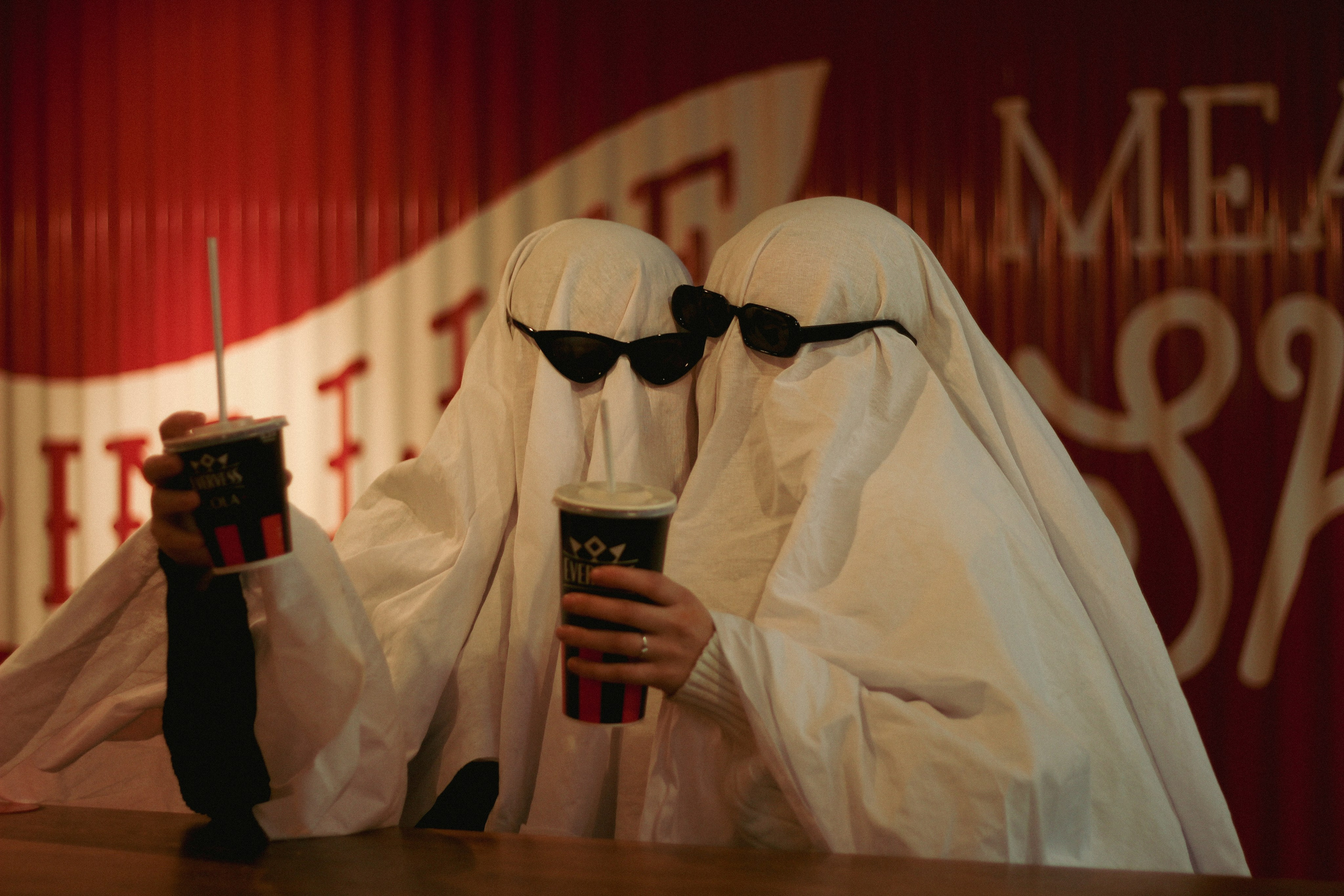 Милые привидения Алёна и Альбина. Фотограф Красноярск