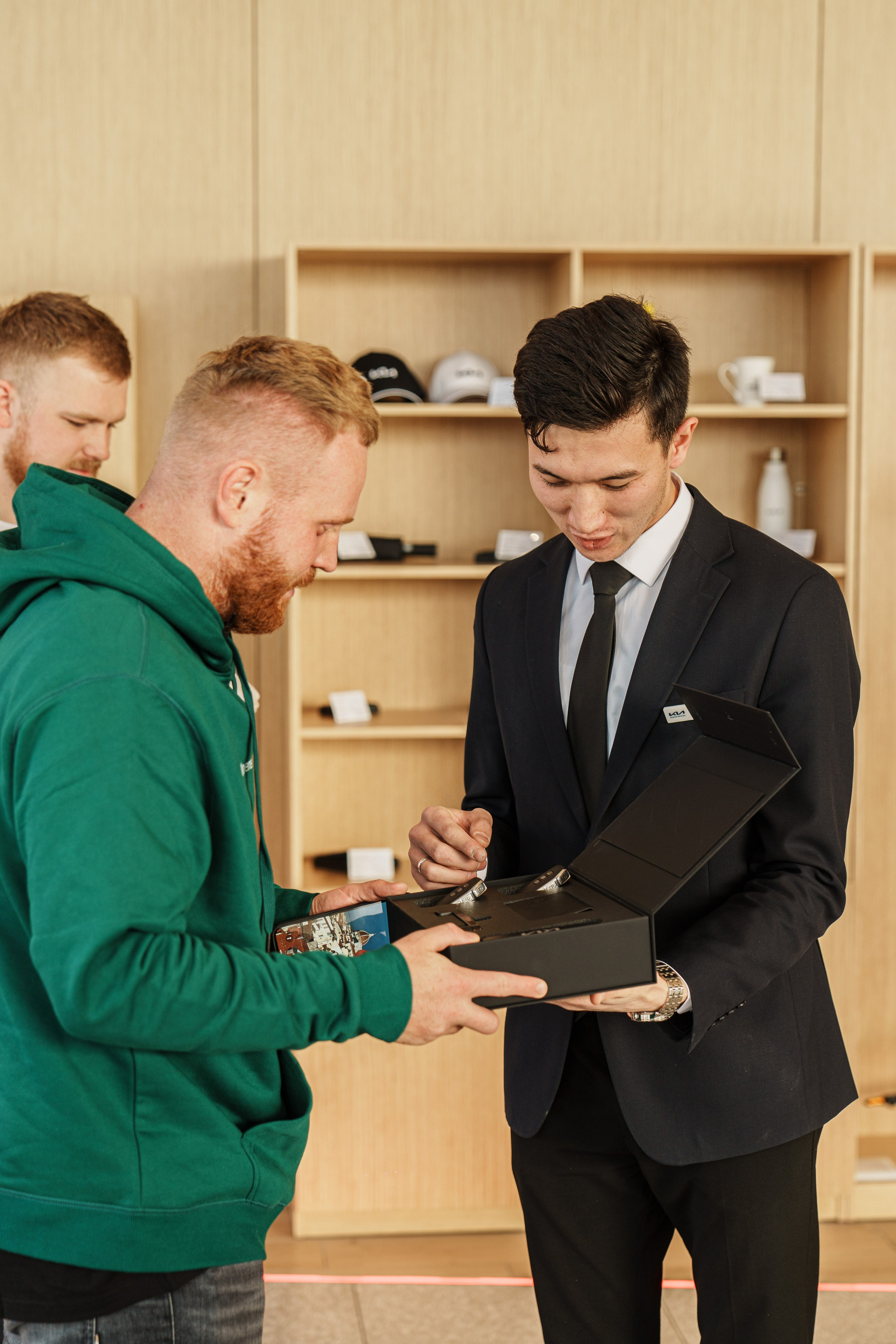 Kia EV6 Вручение Евгений Чебаткову. Фотограф TAULAN_1