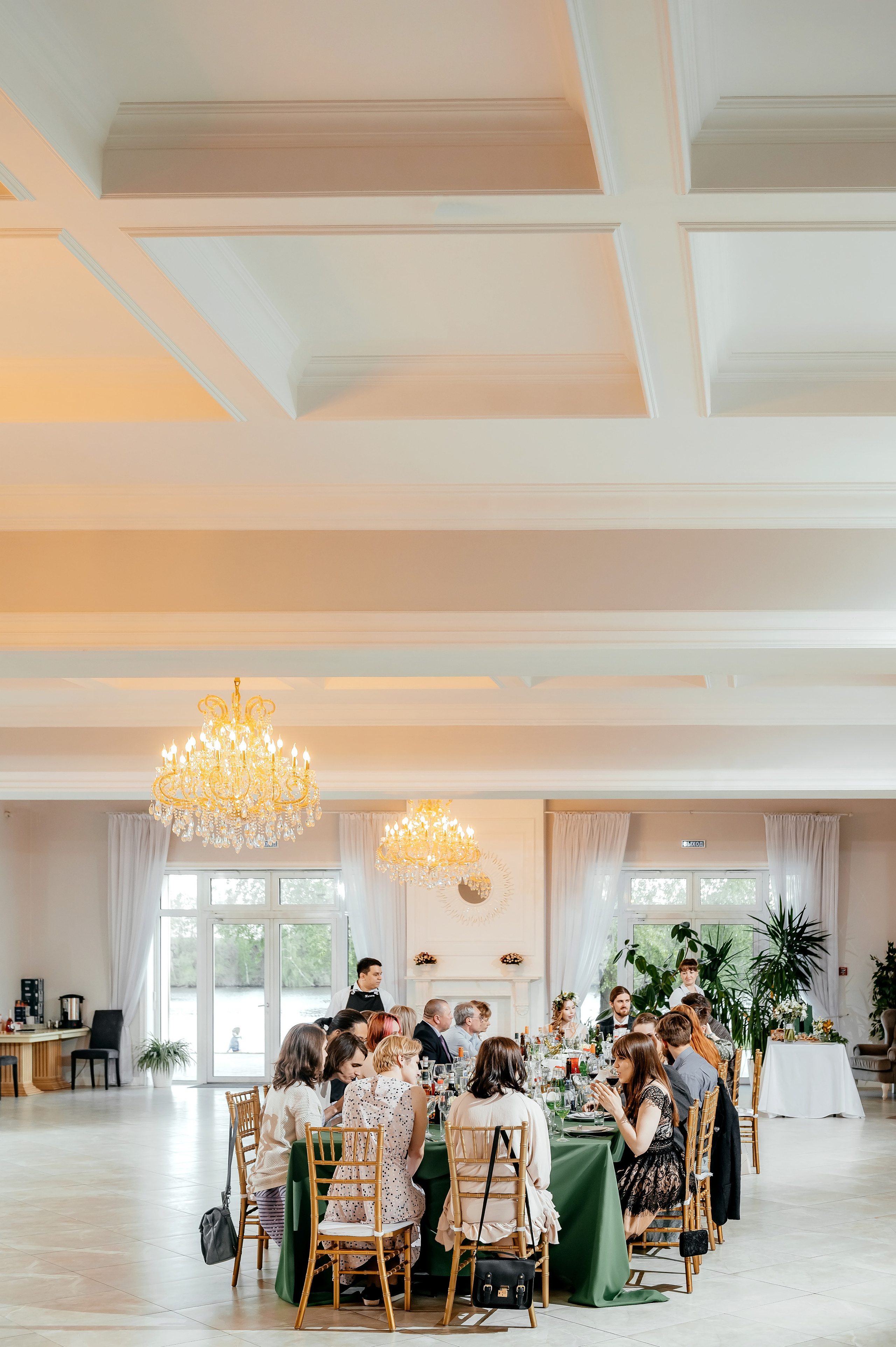 Свадьба с фотосессией в Усадьбе «Быково», основная часть — Яхт-клуб «Капитан». Свадебный и семейный фотограф Виктория Носачёва. Щелково, Москва и МО