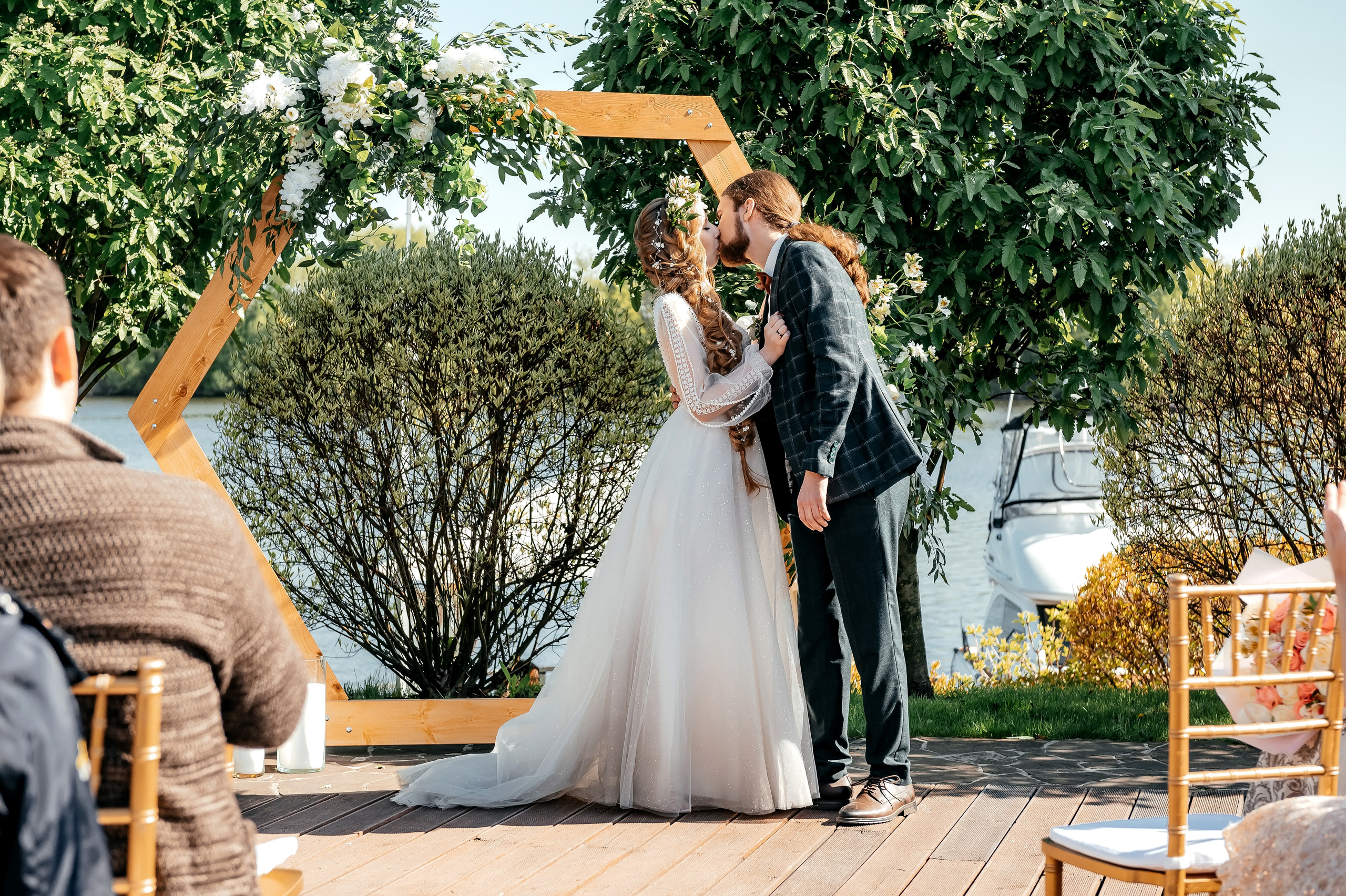 Свадьба с фотосессией в Усадьбе «Быково», основная часть — Яхт-клуб «Капитан». Свадебный и семейный фотограф Виктория Носачёва. Щелково, Москва и МО