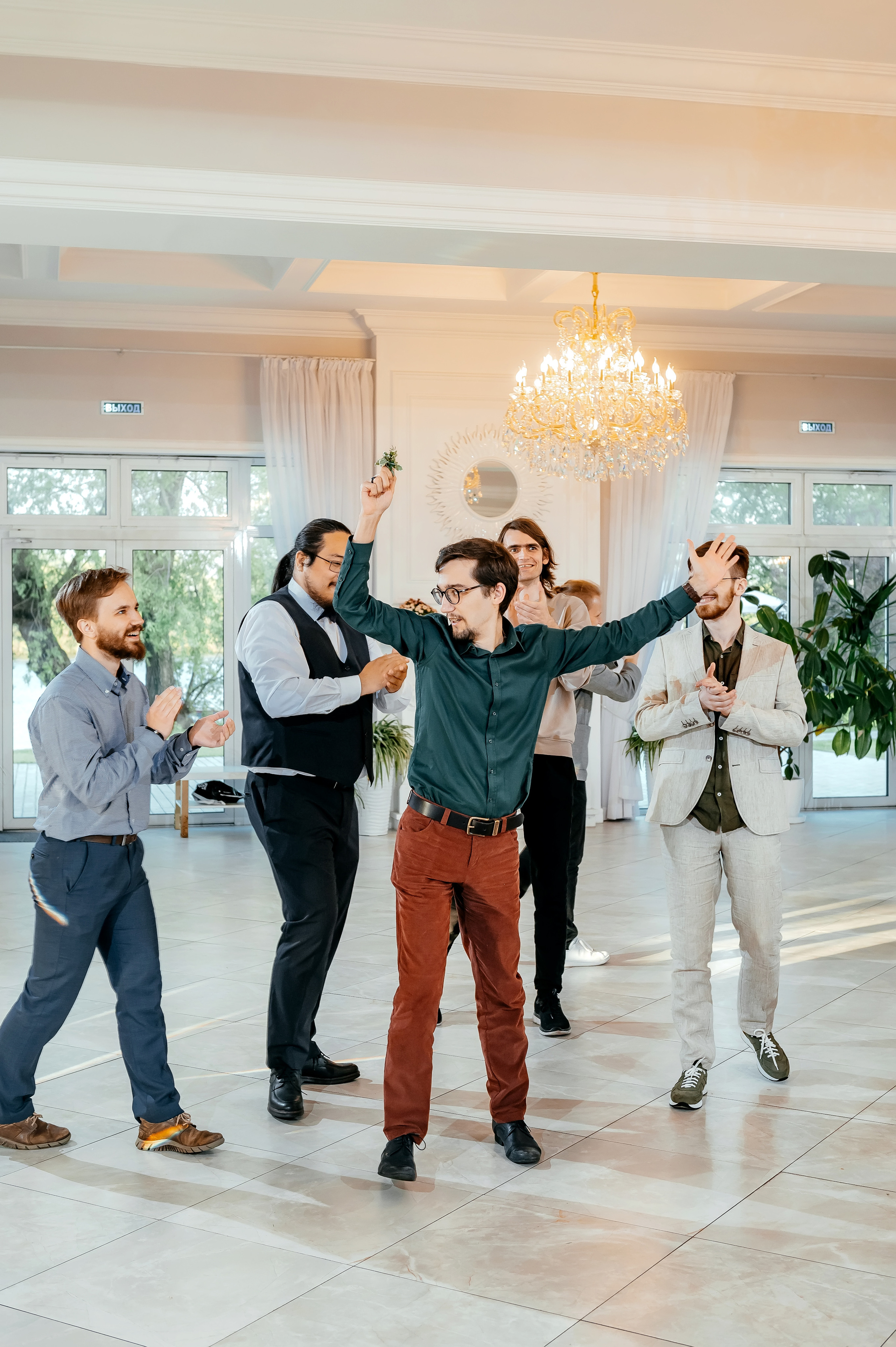 Свадьба с фотосессией в Усадьбе «Быково», основная часть — Яхт-клуб «Капитан». Свадебный и семейный фотограф Виктория Носачёва. Щелково, Москва и МО