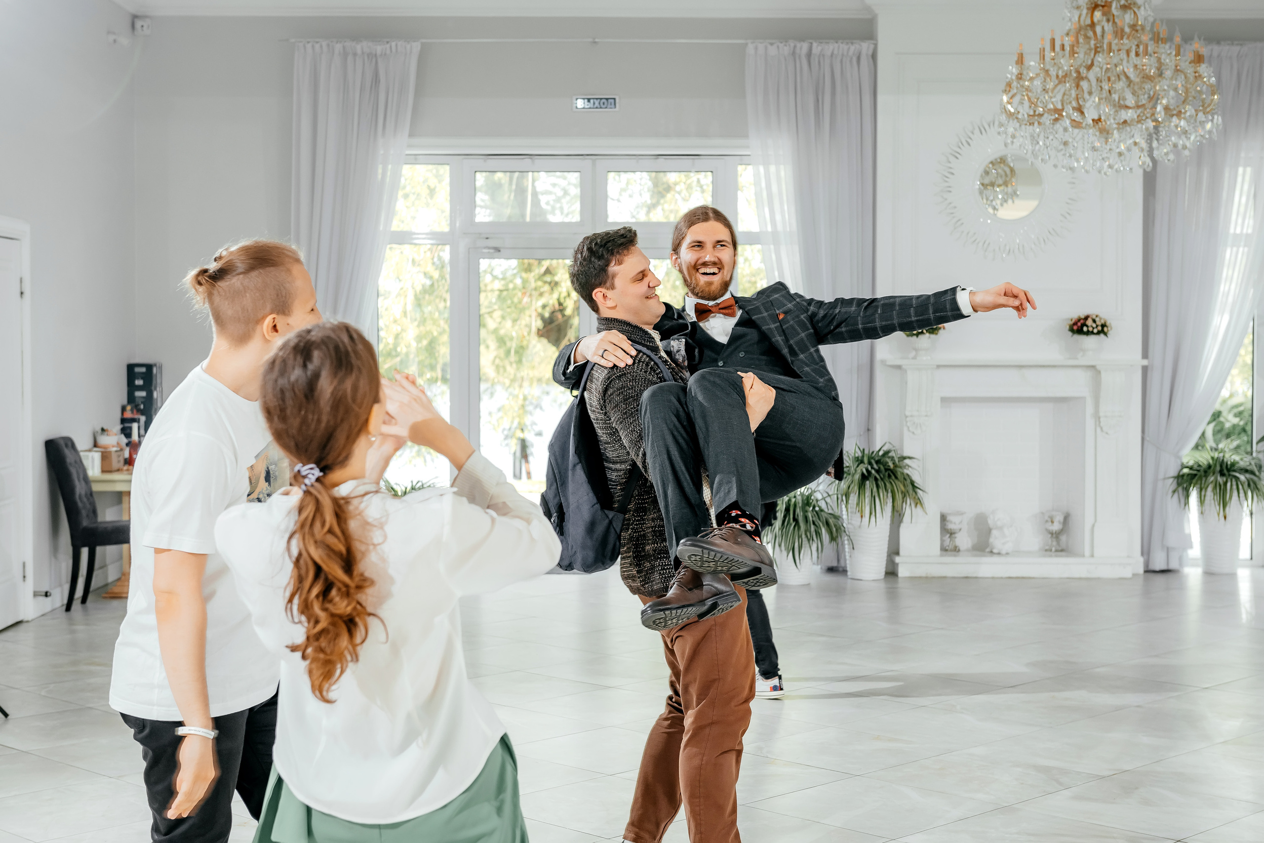 Свадьба с фотосессией в Усадьбе «Быково», основная часть — Яхт-клуб «Капитан». Свадебный и семейный фотограф Виктория Носачёва. Щелково, Москва и МО