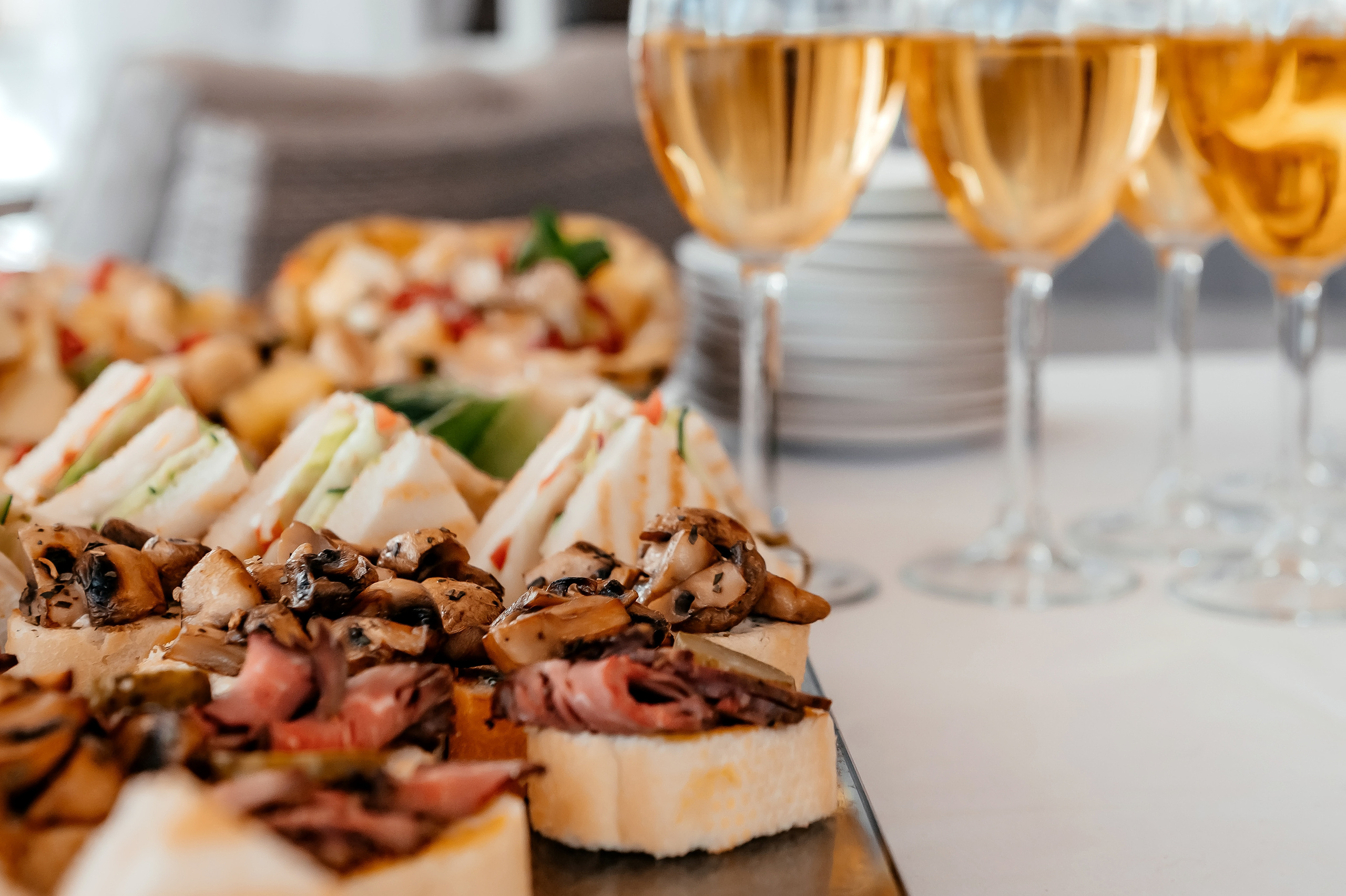 Свадьба с фотосессией в Усадьбе «Быково», основная часть — Яхт-клуб «Капитан». Свадебный и семейный фотограф Виктория Носачёва. Щелково, Москва и МО