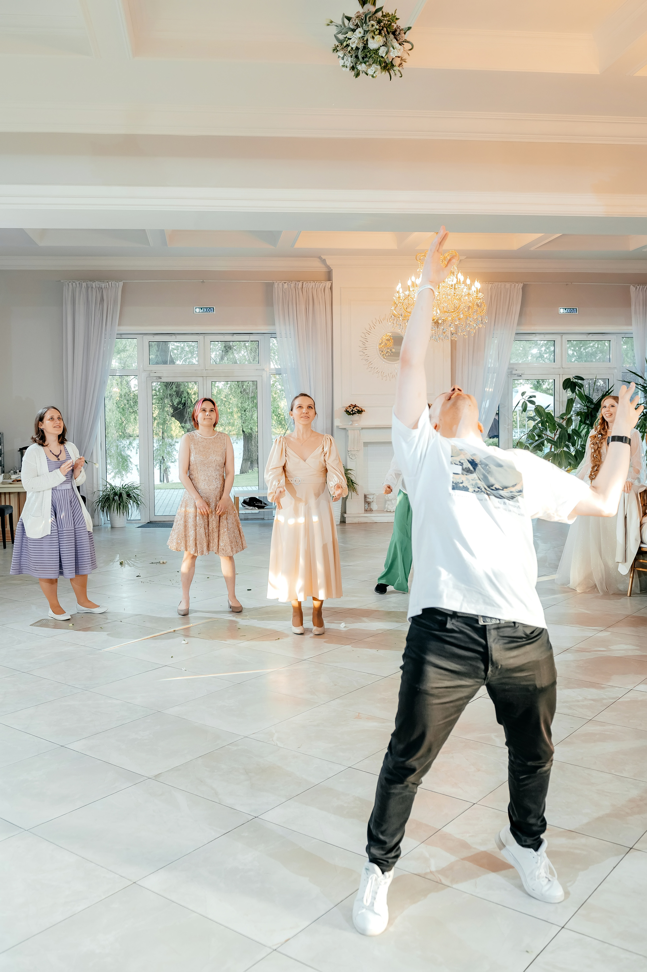 Свадьба с фотосессией в Усадьбе «Быково», основная часть — Яхт-клуб «Капитан». Свадебный и семейный фотограф Виктория Носачёва. Щелково, Москва и МО