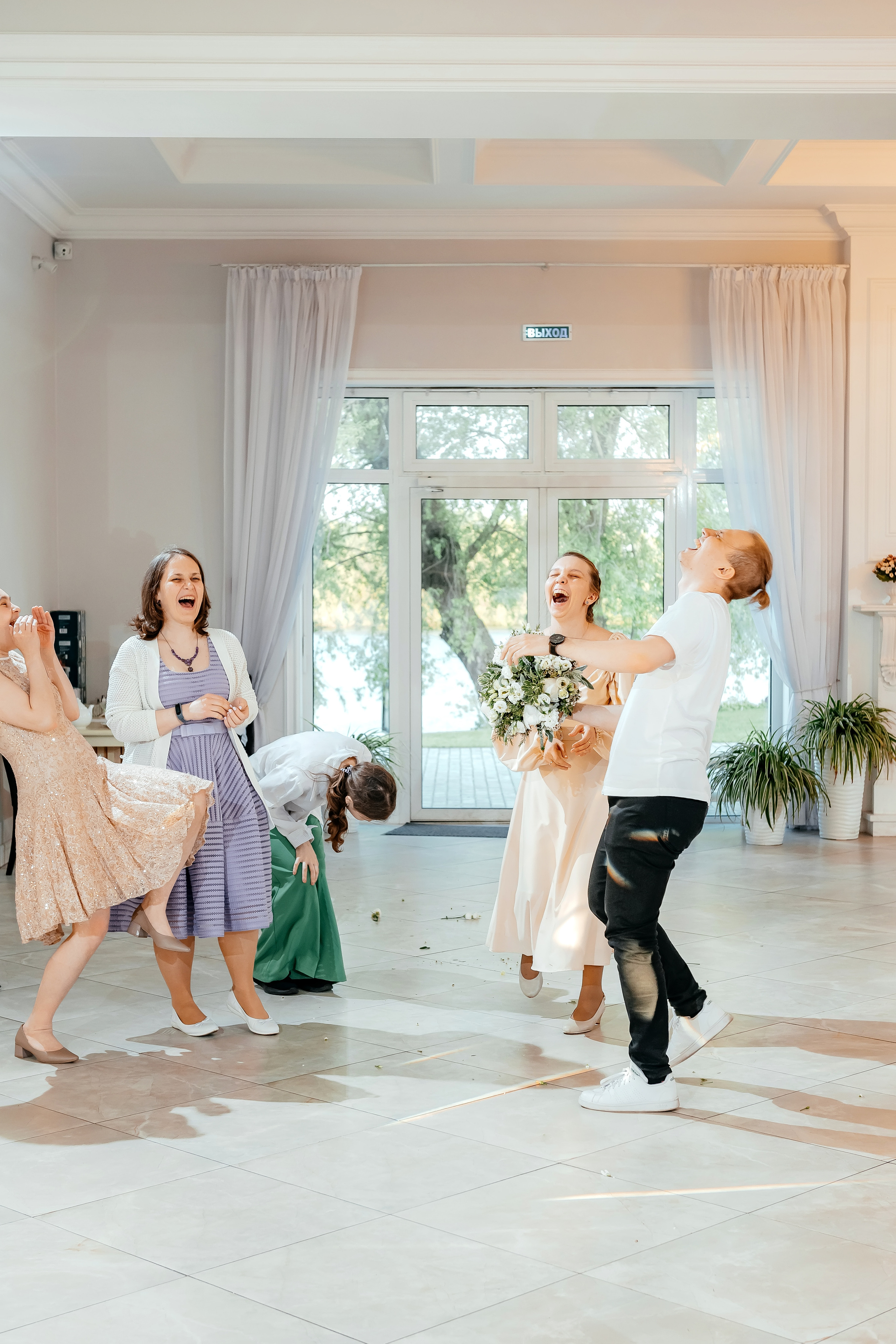 Свадьба с фотосессией в Усадьбе «Быково», основная часть — Яхт-клуб «Капитан». Свадебный и семейный фотограф Виктория Носачёва. Щелково, Москва и МО