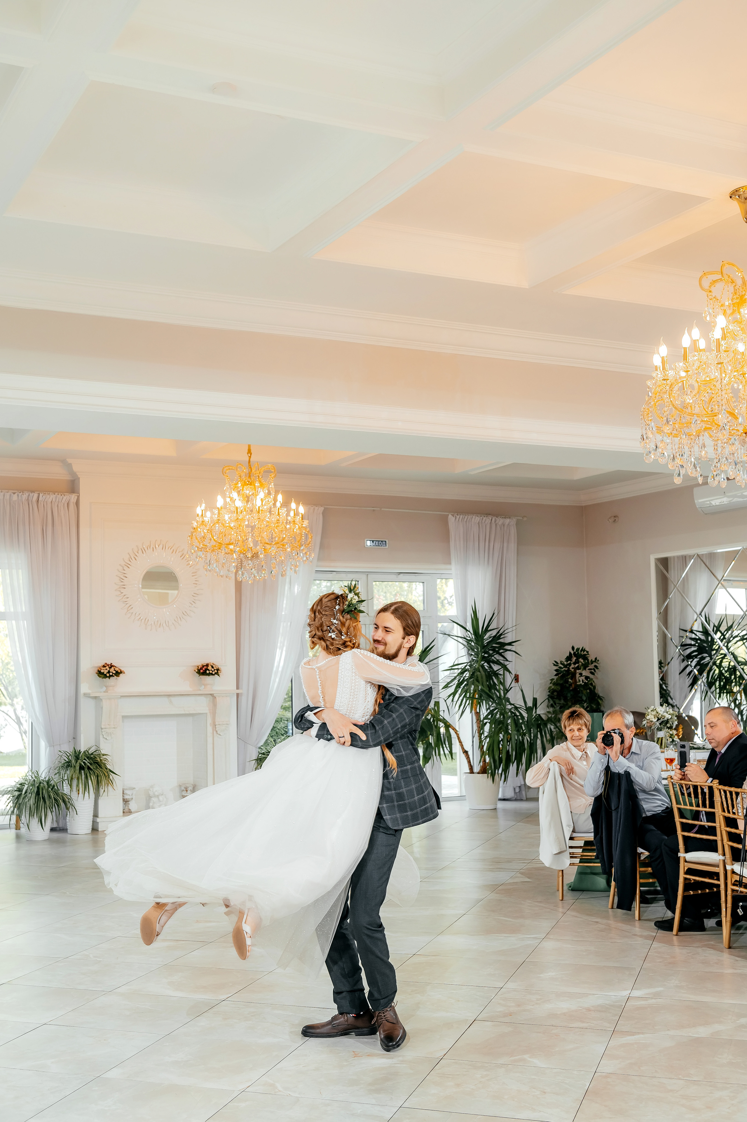 Свадьба с фотосессией в Усадьбе «Быково», основная часть — Яхт-клуб «Капитан». Свадебный и семейный фотограф Виктория Носачёва. Щелково, Москва и МО