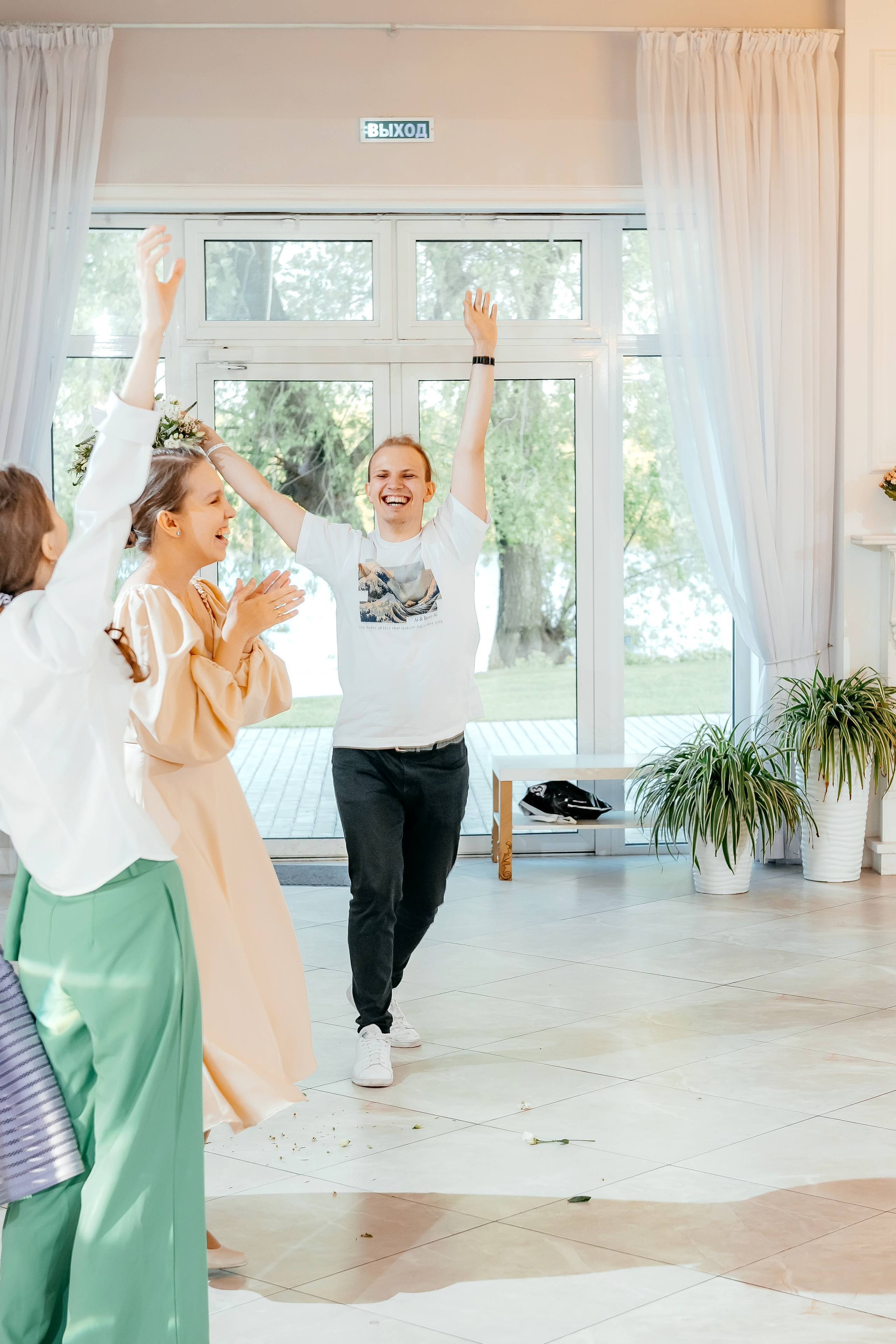 Свадьба с фотосессией в Усадьбе «Быково», основная часть — Яхт-клуб «Капитан». Свадебный и семейный фотограф Виктория Носачёва. Щелково, Москва и МО