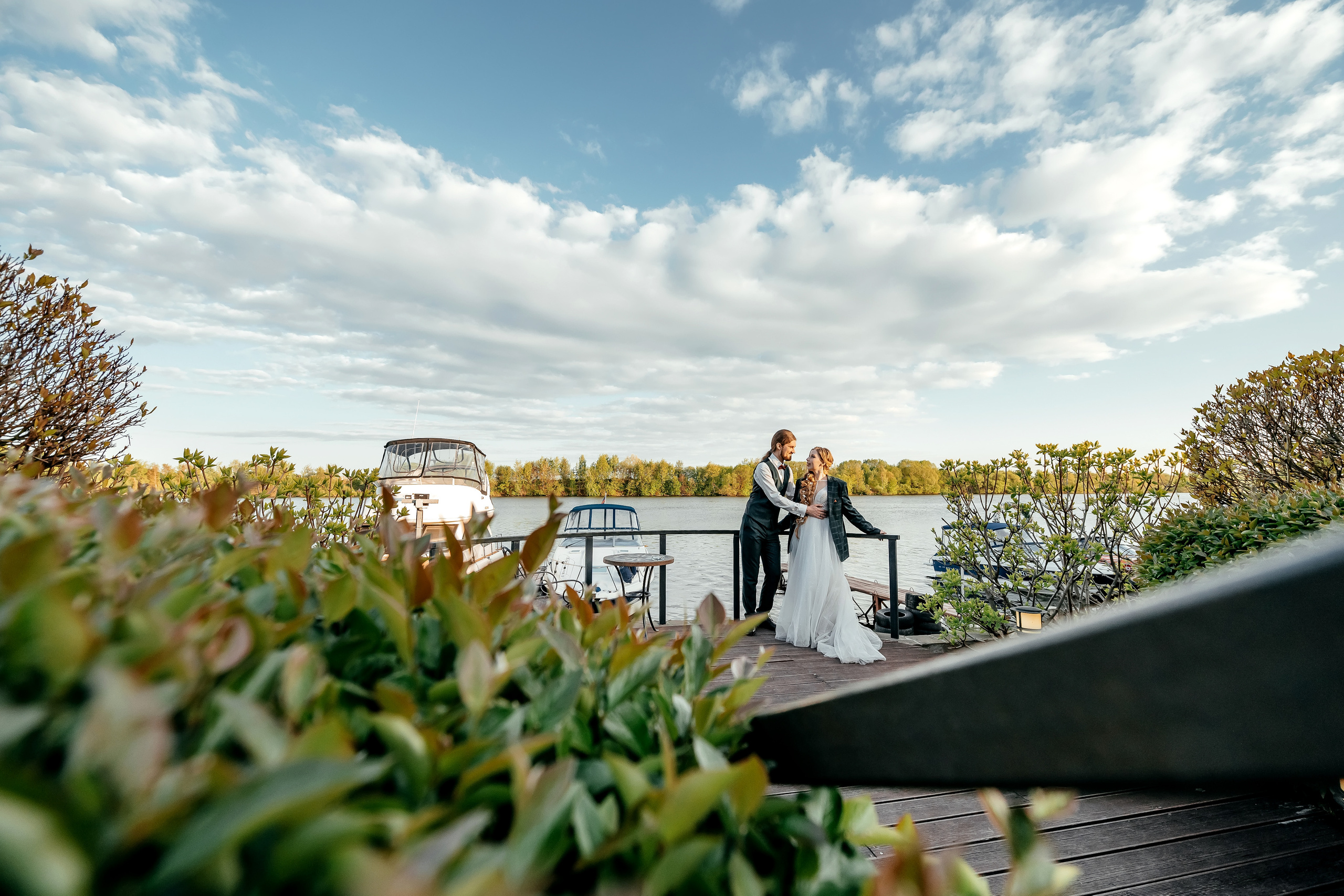 Свадьба с фотосессией в Усадьбе «Быково», основная часть — Яхт-клуб «Капитан». Свадебный и семейный фотограф Виктория Носачёва. Щелково, Москва и МО