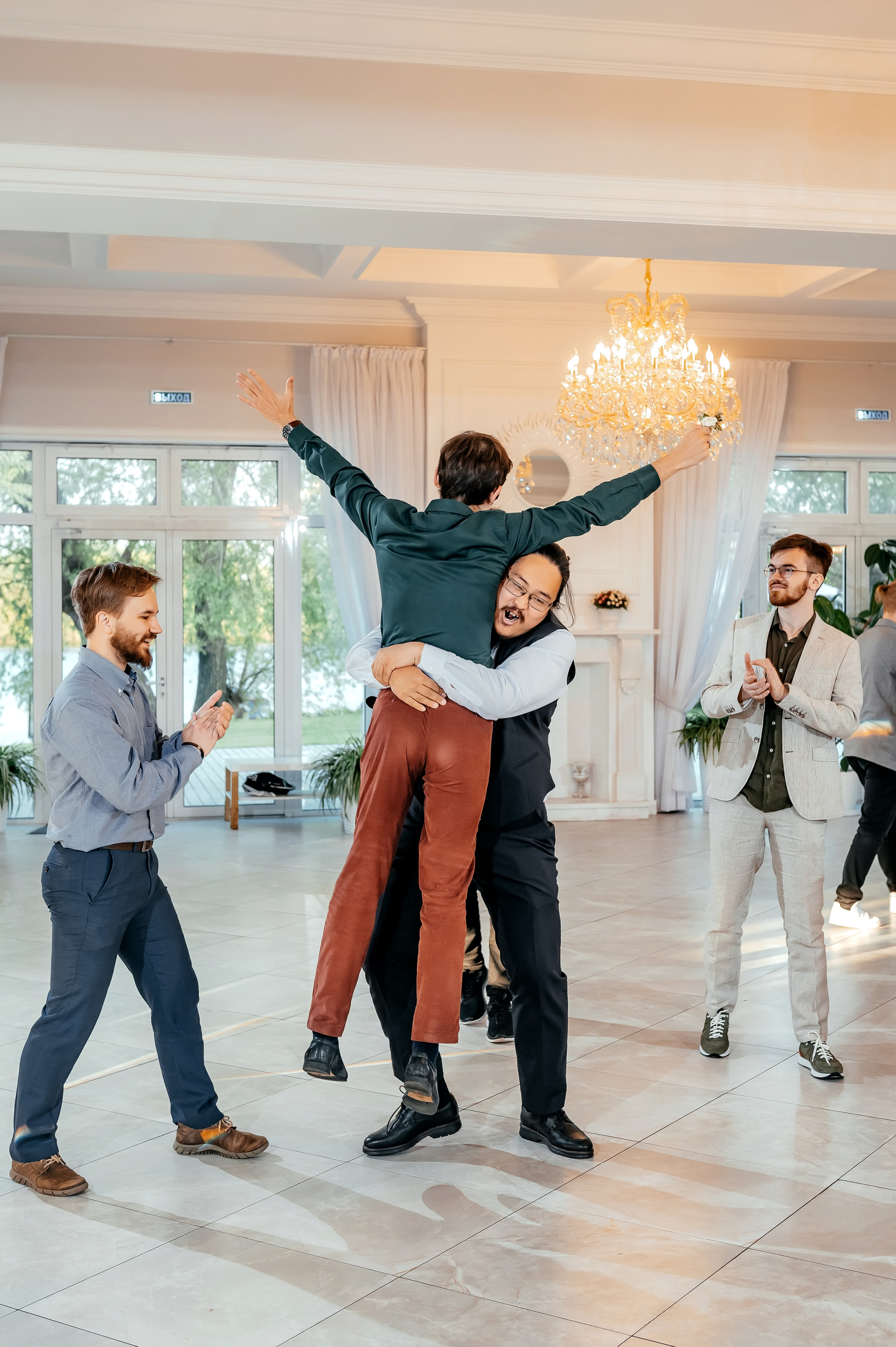 Свадьба с фотосессией в Усадьбе «Быково», основная часть — Яхт-клуб «Капитан». Свадебный и семейный фотограф Виктория Носачёва. Щелково, Москва и МО