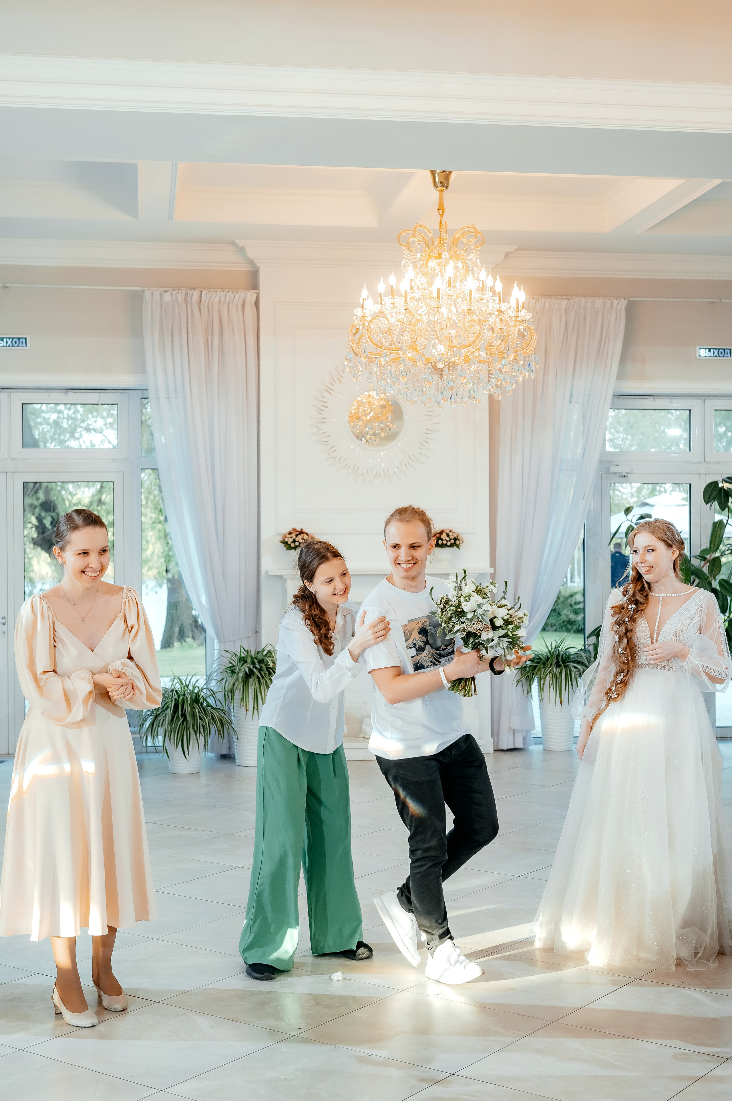 Свадьба с фотосессией в Усадьбе «Быково», основная часть — Яхт-клуб «Капитан». Свадебный и семейный фотограф Виктория Носачёва. Щелково, Москва и МО